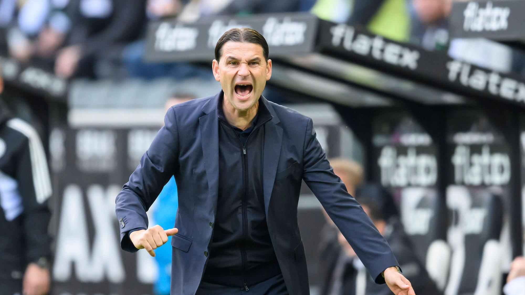 Gerardo Seoane gibt seinen Spielern Anweisungen.