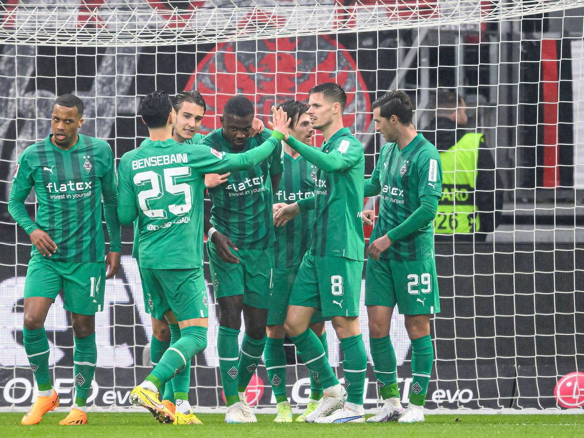Spieler von Borussia Mönchengladbach beim Tor-Jubel.
