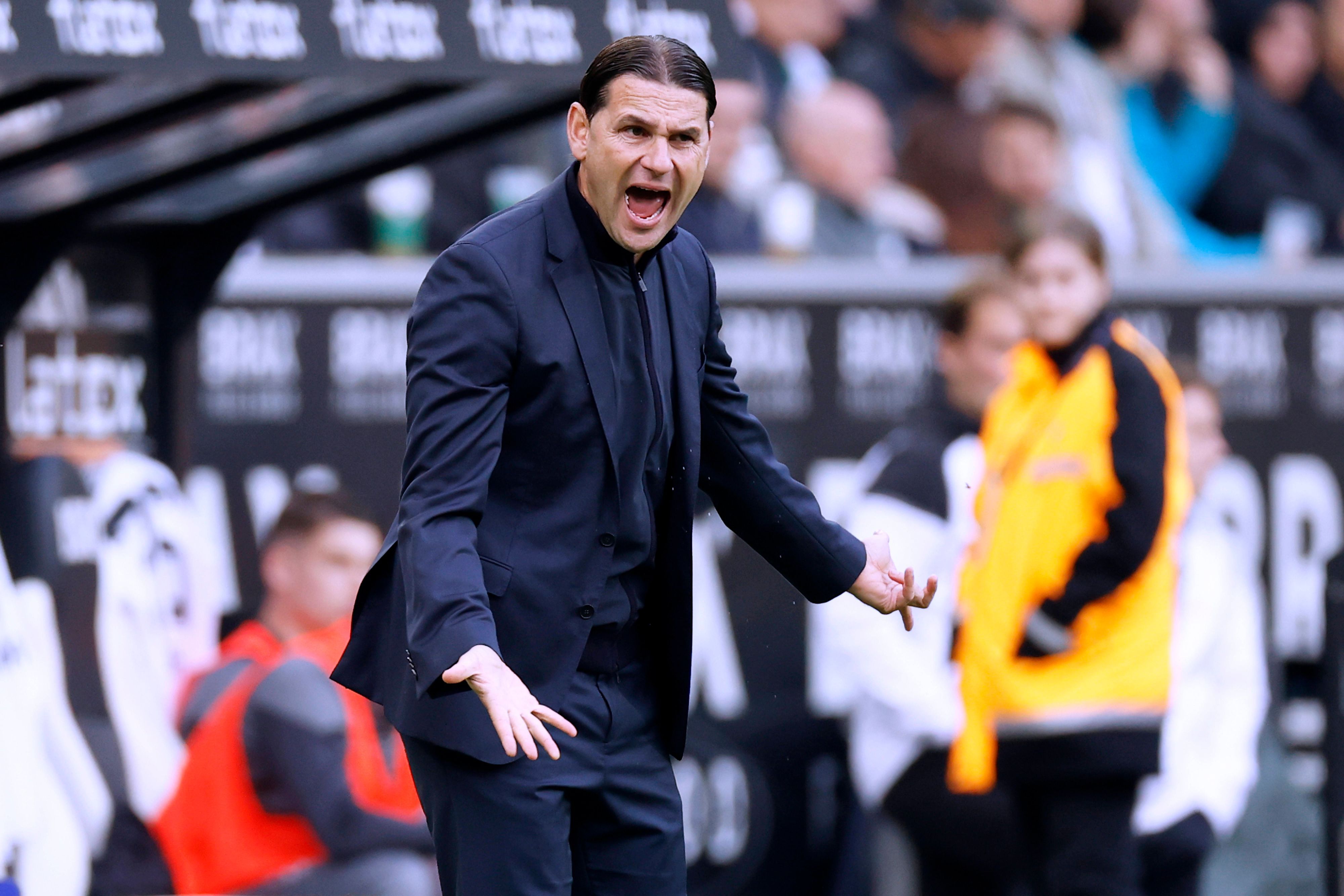 Gerardo Seoane gibt seinen Spielern lautstark Anweisungen.