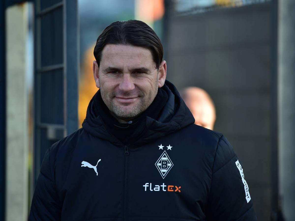 Trainer von Borussia Mönchengladbach während des Trainings.