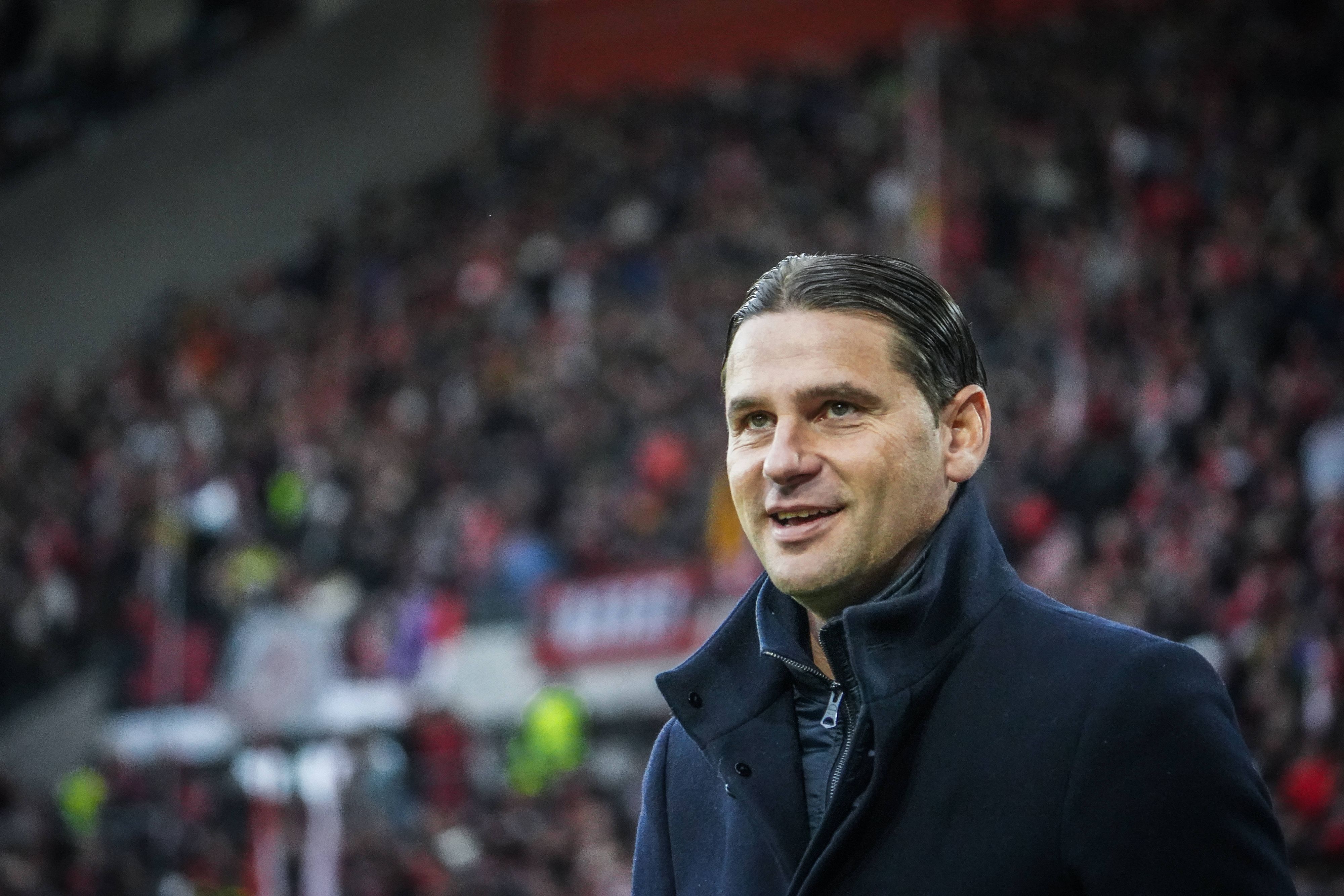 Trainer von Borussia Mönchengladbach lächelt.