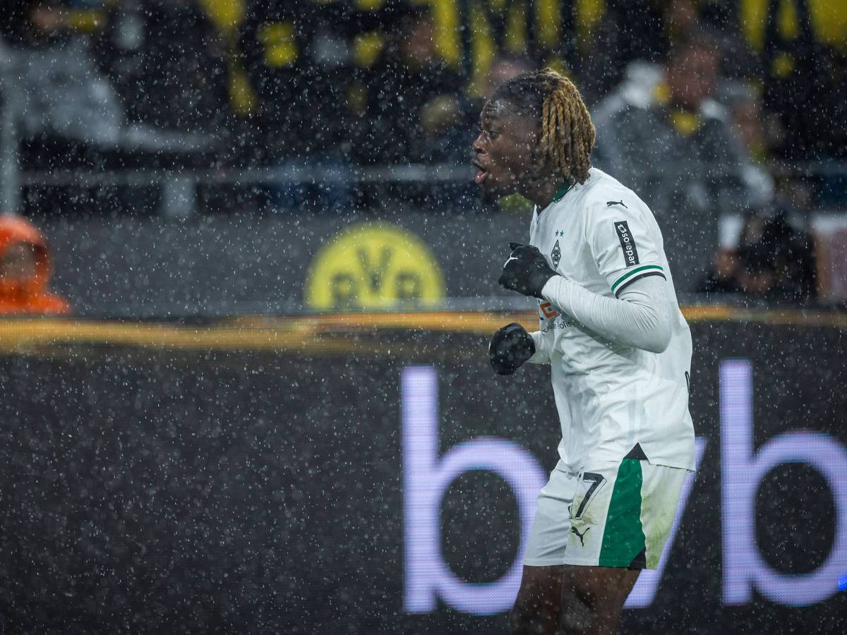 Manu Koné bejubelt seinen Treffer in Dortmund.