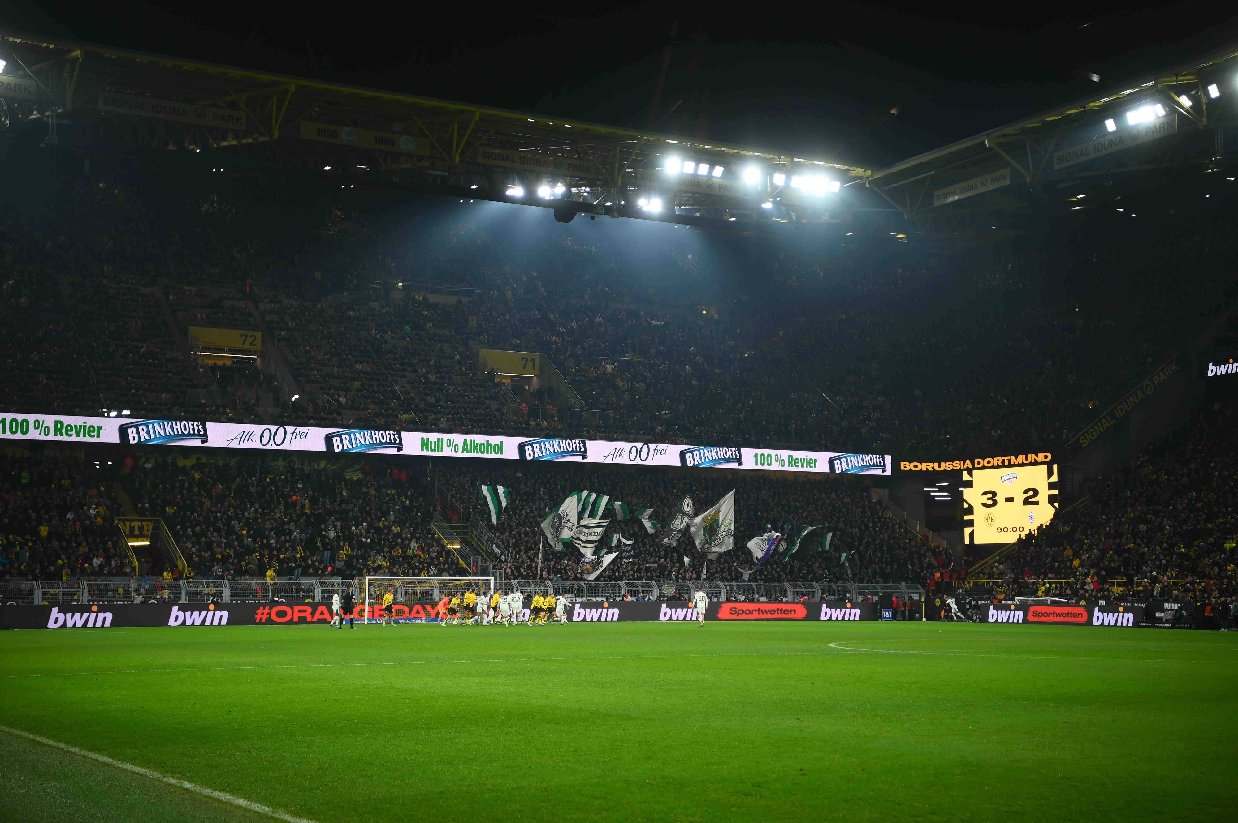 Der Signal-Iduna-Park beim Spiel zwischen dem BVB und Borussia Mönchengladbach.