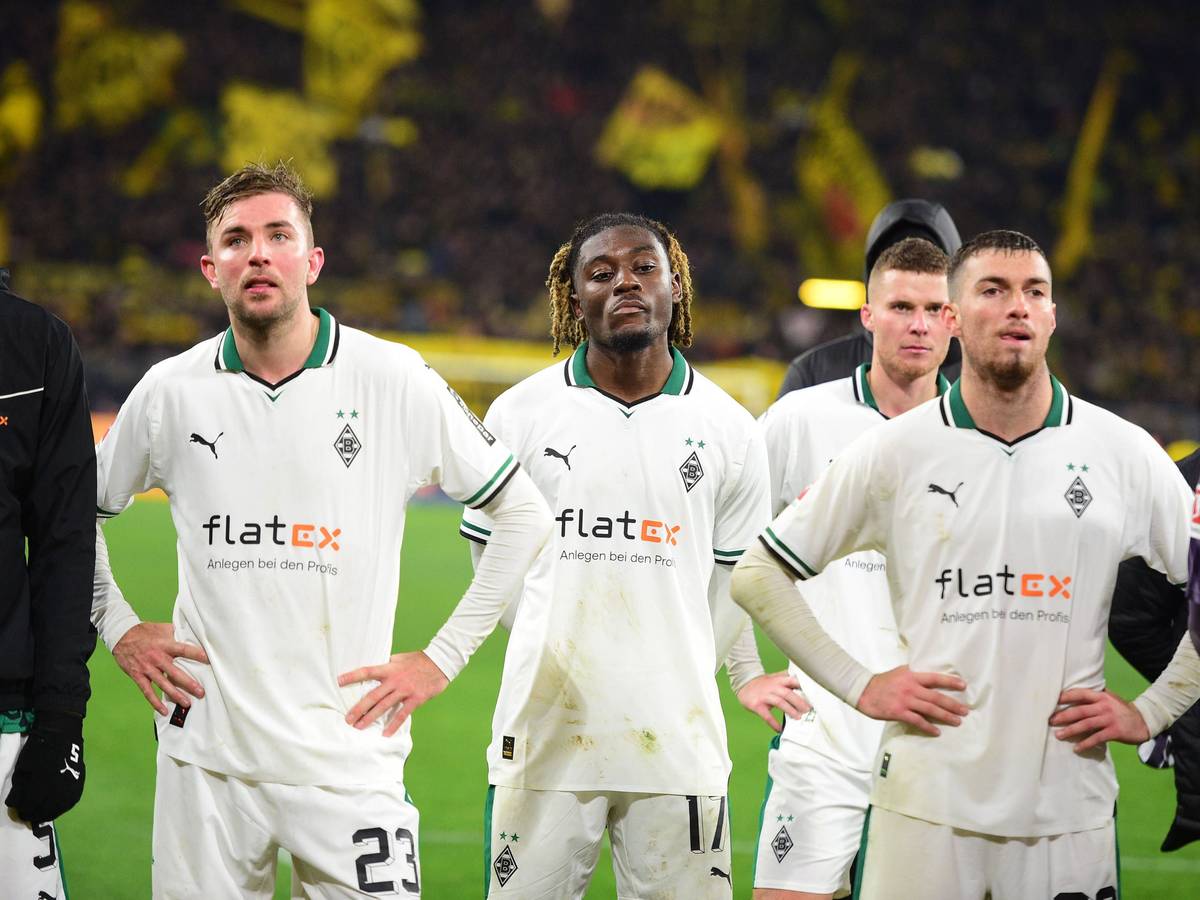 Profis von Borussia Mönchengladbach mit einem enttäuschten Blick.