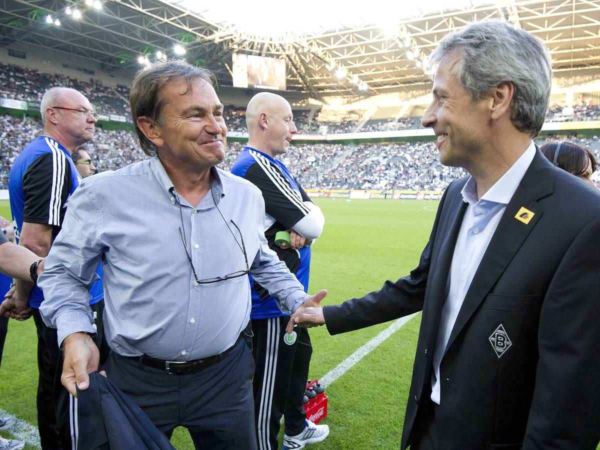 Ewald Lienen (l.) und Lucien Favre begrüßen sich.