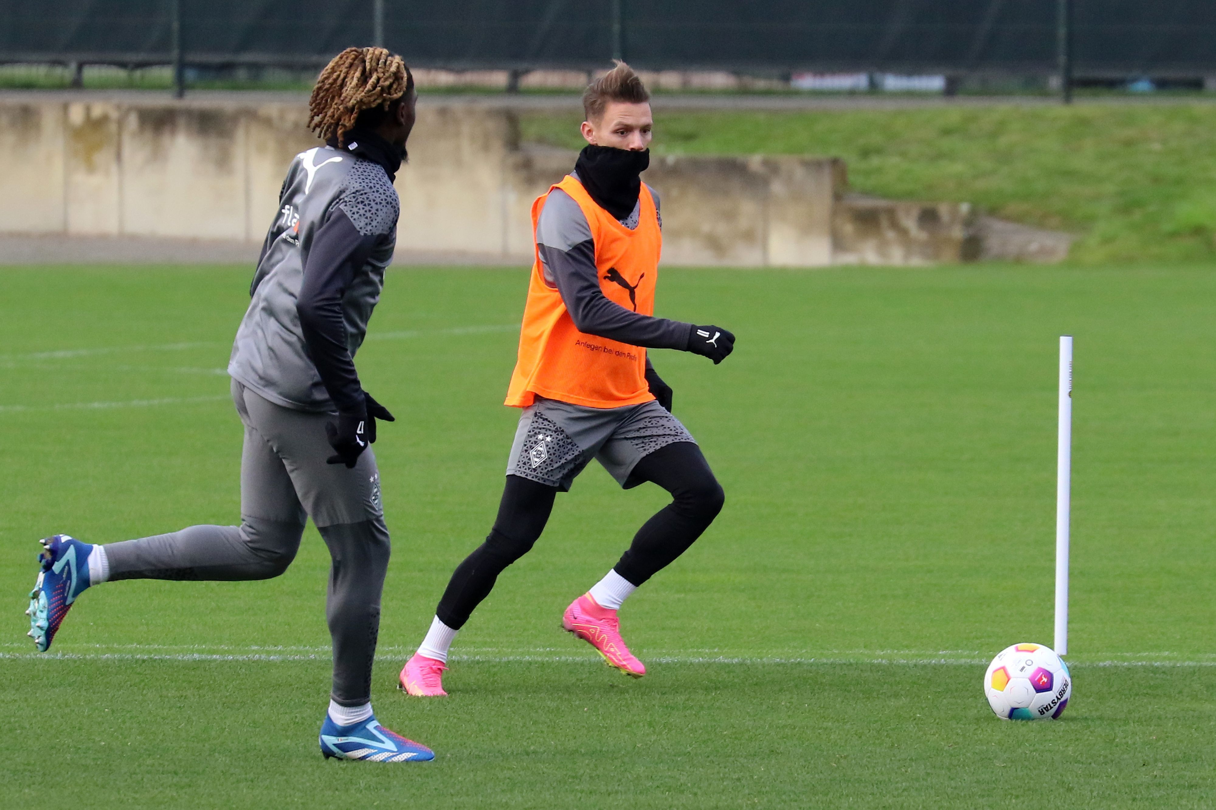 Hannes Wolf am Ball im Borussia-Mannschaftstraining.