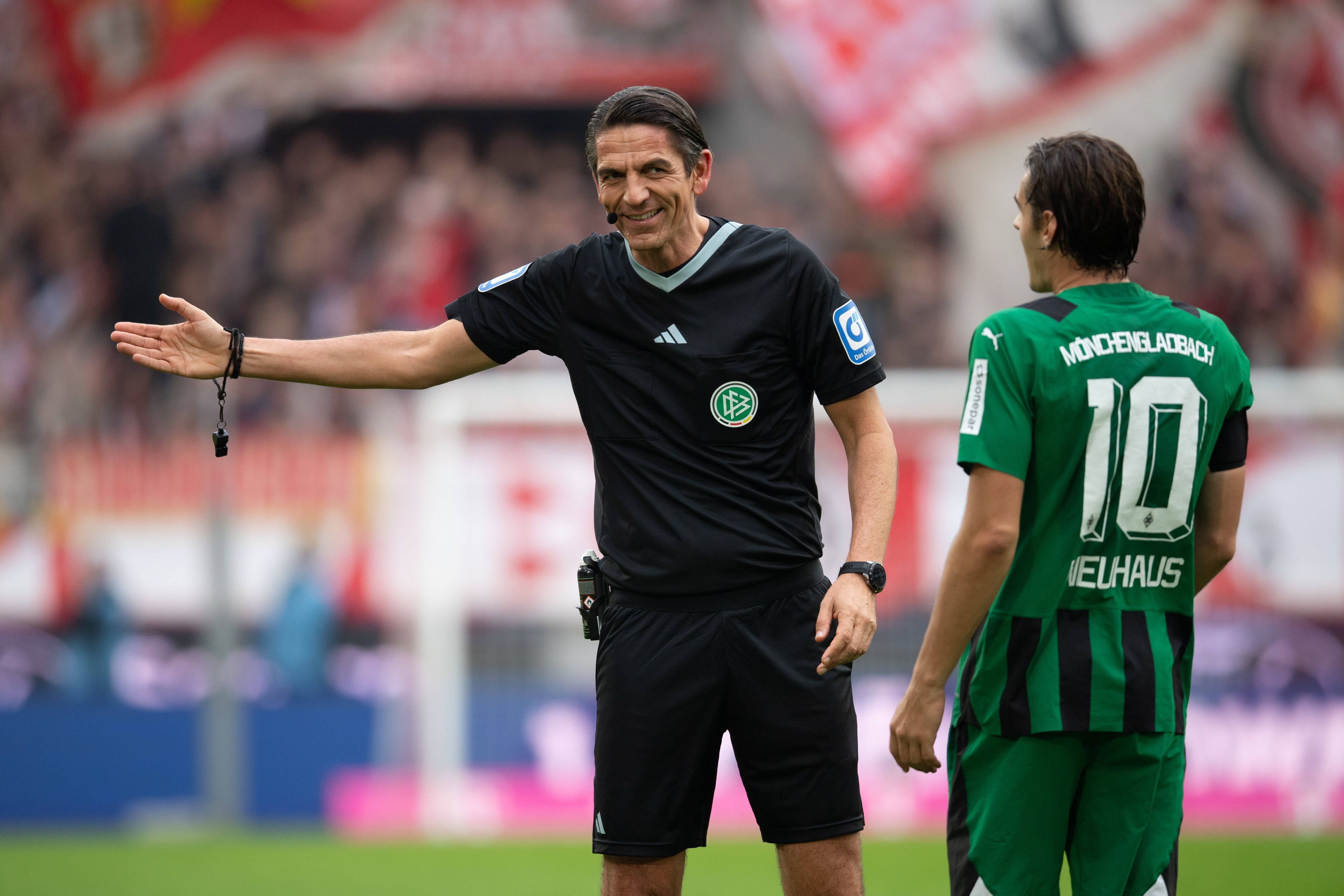 Deniz Aytekin im Gespräch mit Florian Neuhaus.