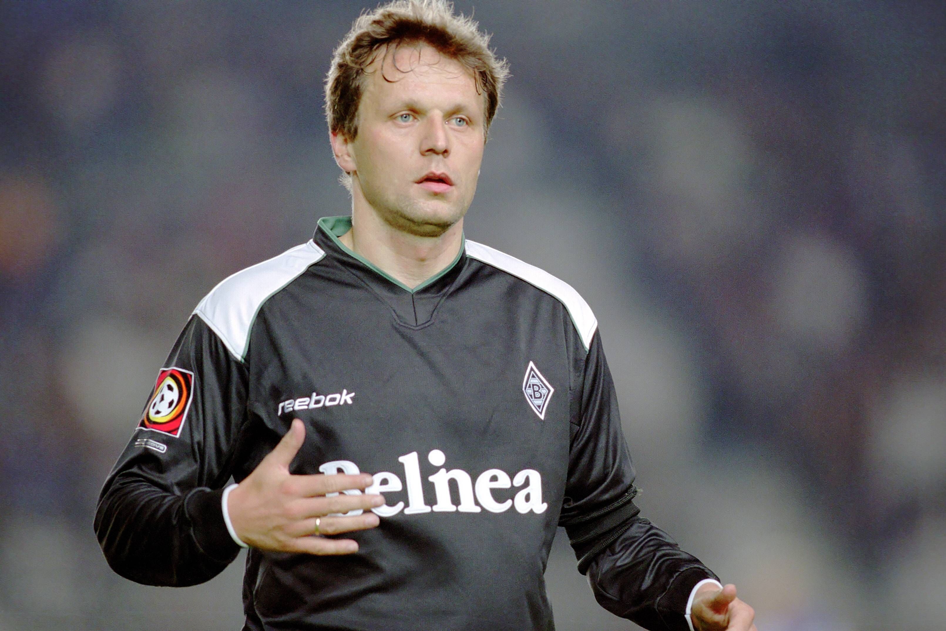 Marcel Witeczek im schwarzen Auswärtstrikot von Borussia Mönchengladbach.