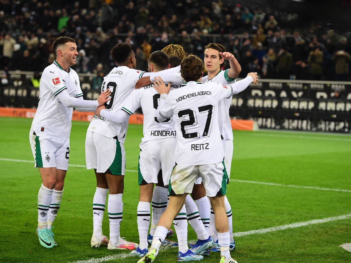 Die Borussia-Spieler bejubeln einen Treffer.