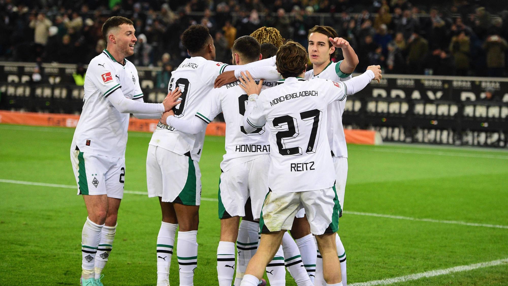 Die Borussia-Spieler bejubeln einen Treffer.