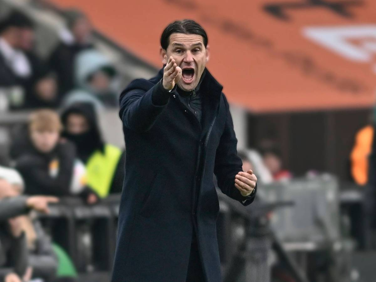 Gerardo Seoane gibt beim Borussia-Sieg gegen Hoffenheim Anweisungen.