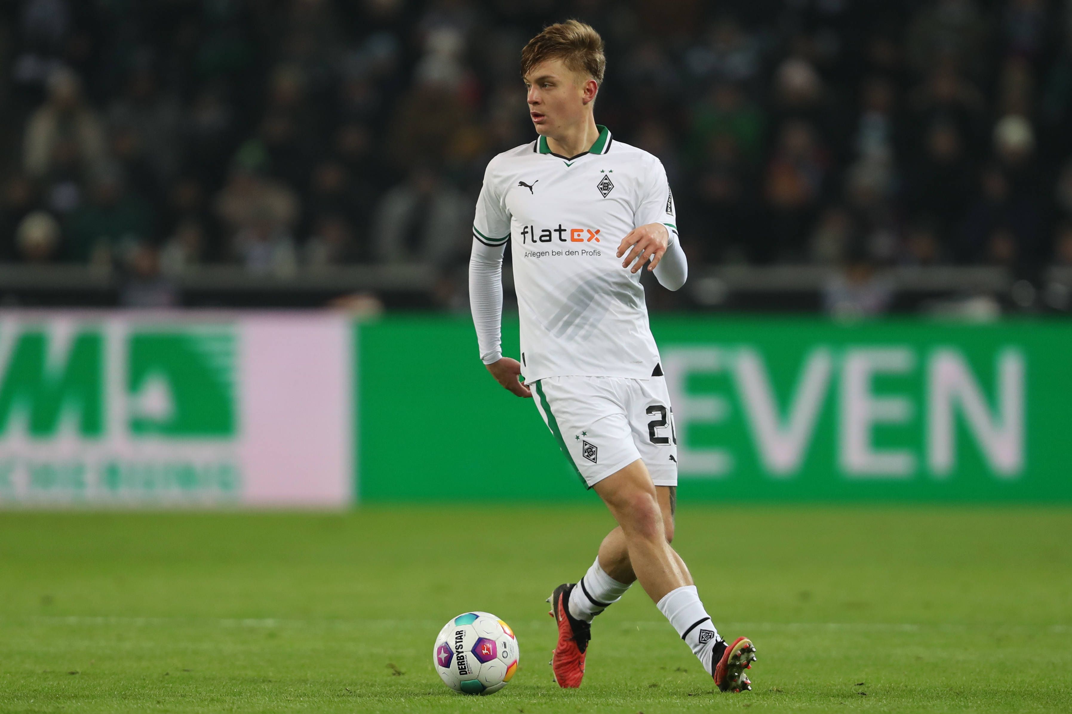 Profi von Borussia Mönchengladbach mit Ball.
