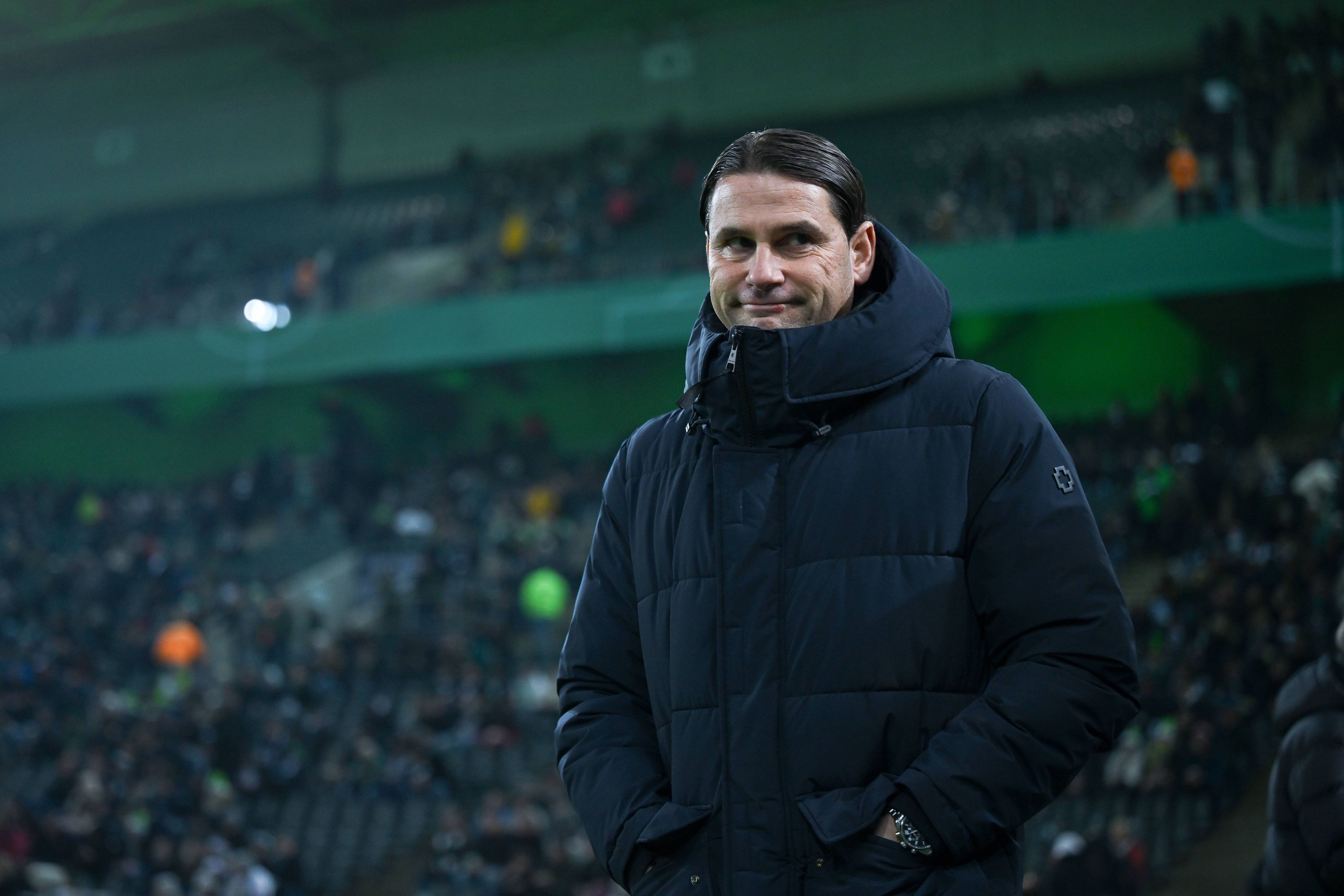 Gerardo Seoane schaut nach links.