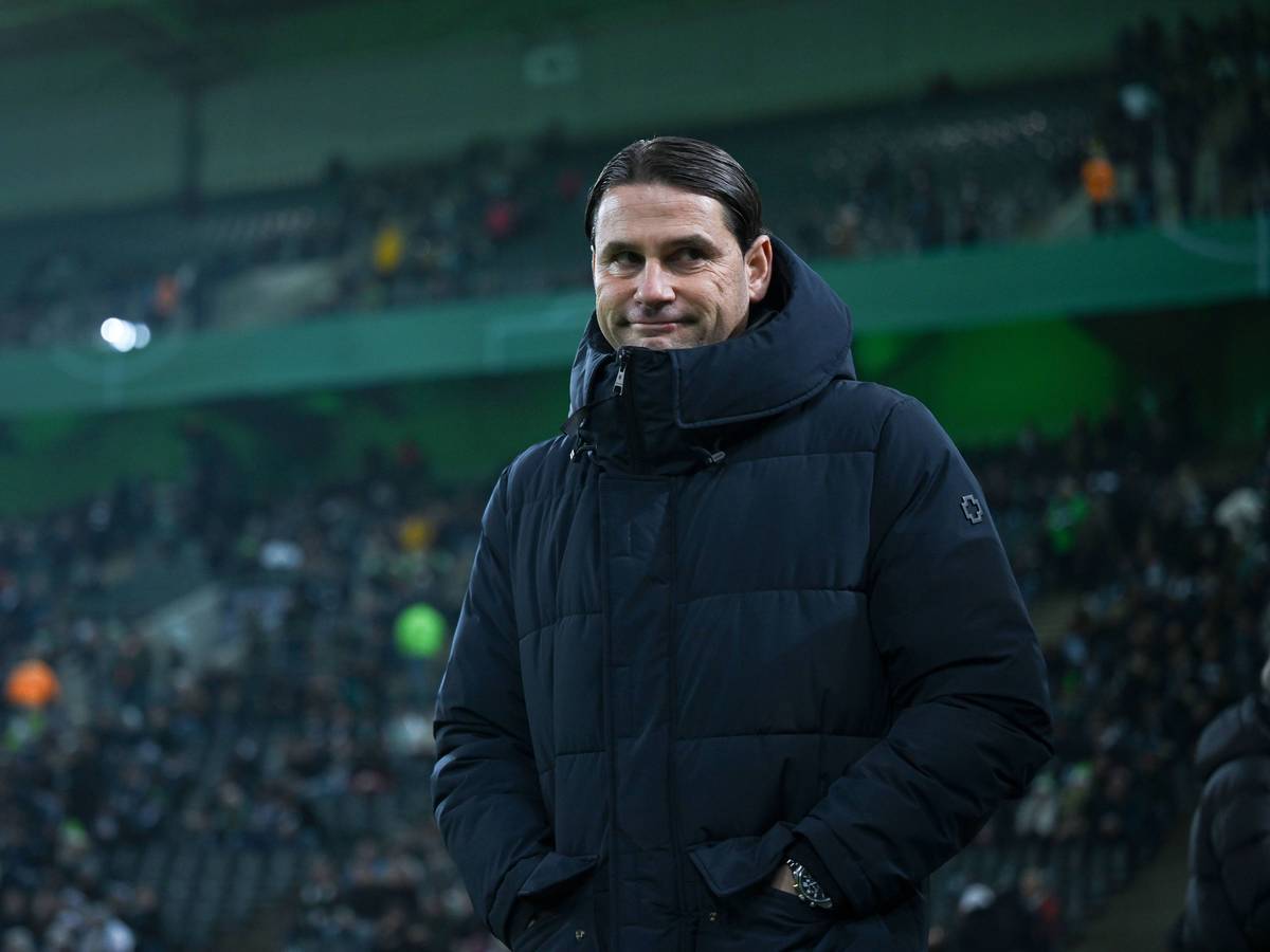 Gerardo Seoane schaut nach links.