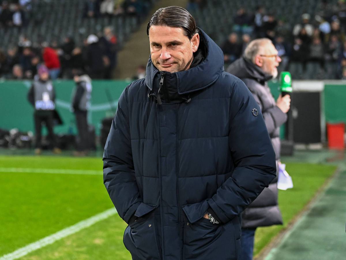 Gerardo Seoane nach einem Interview am Spielfeldrand.