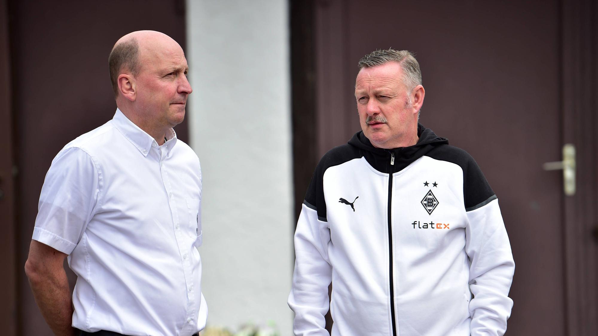 Finanz-Boss Stephan Schippers und Roland Virkus, der Verantwortliche für das Sportliche, unterhalten sich.