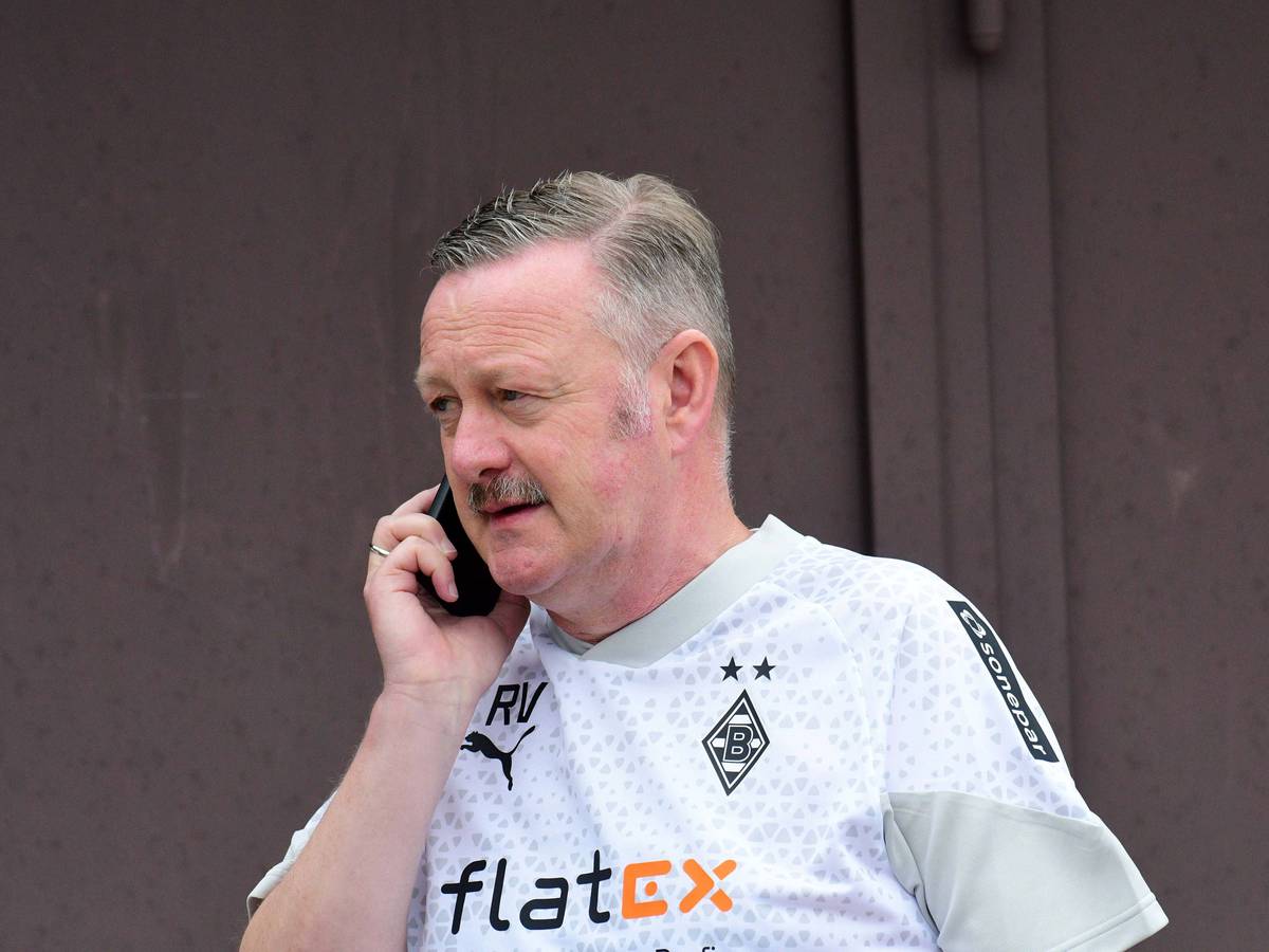 Roland Virkus am Telefon.