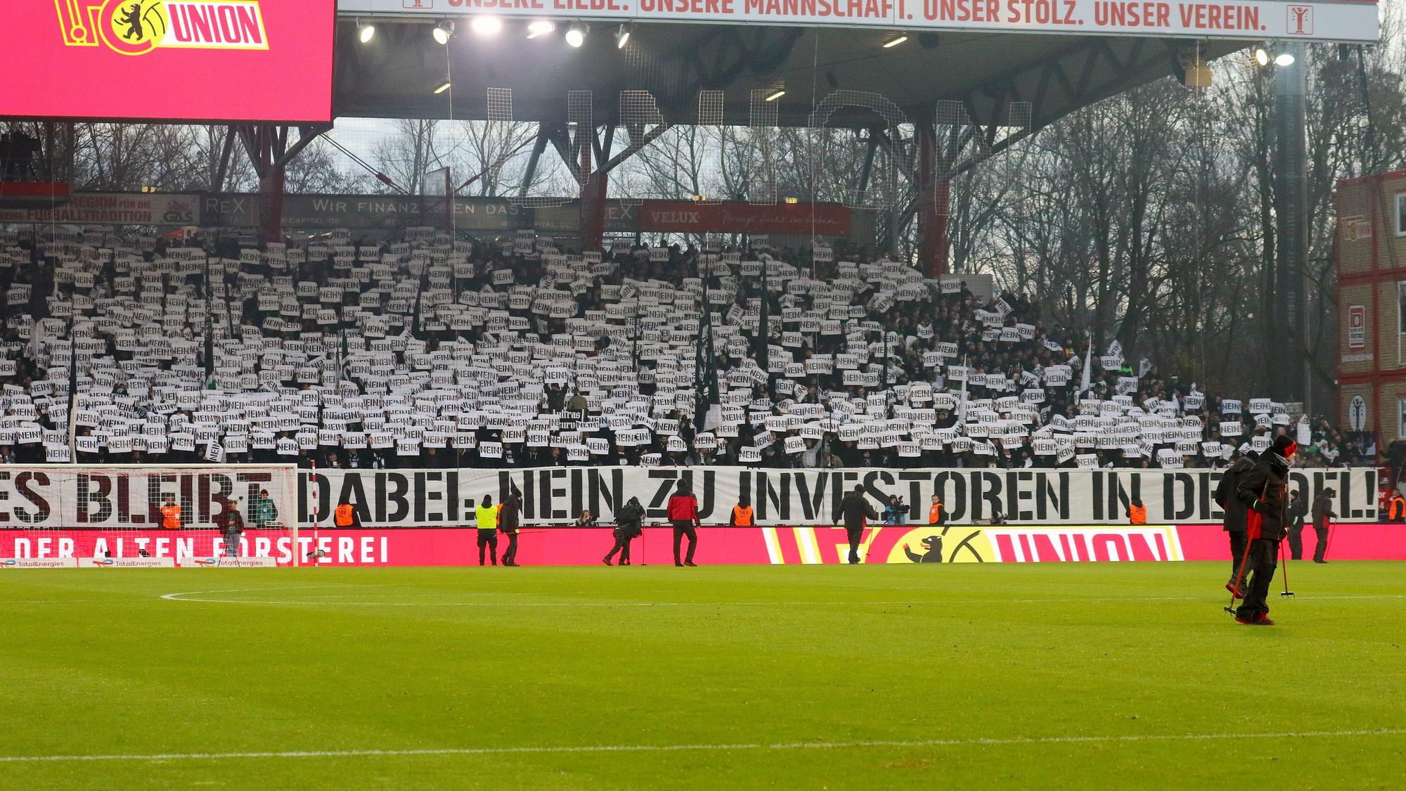 Ein Banner der Gladbach-Fans zum Investoren-Projekt der DFL.