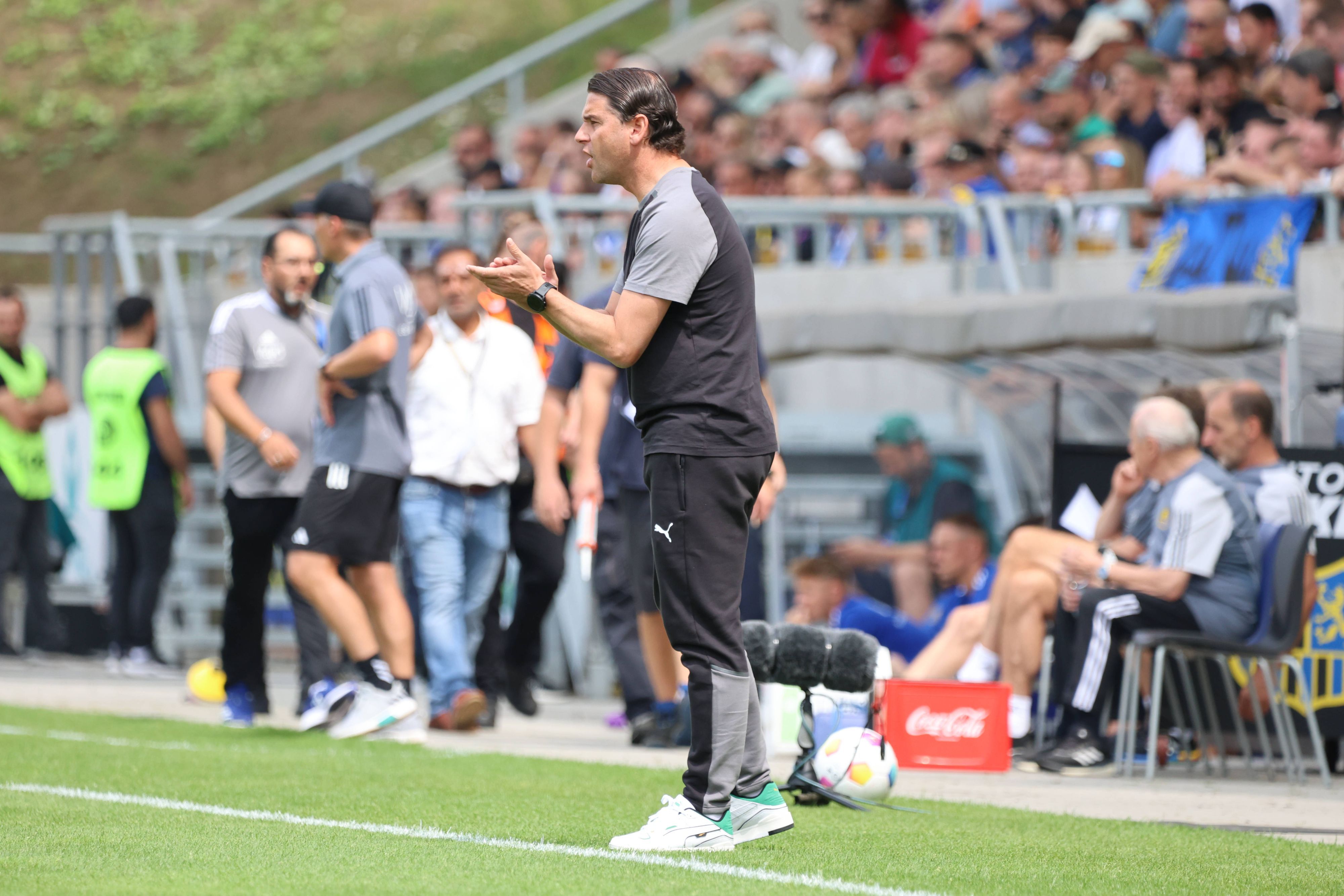 Gerardo Seoane am Spielfeldrand in Saarbrücken.