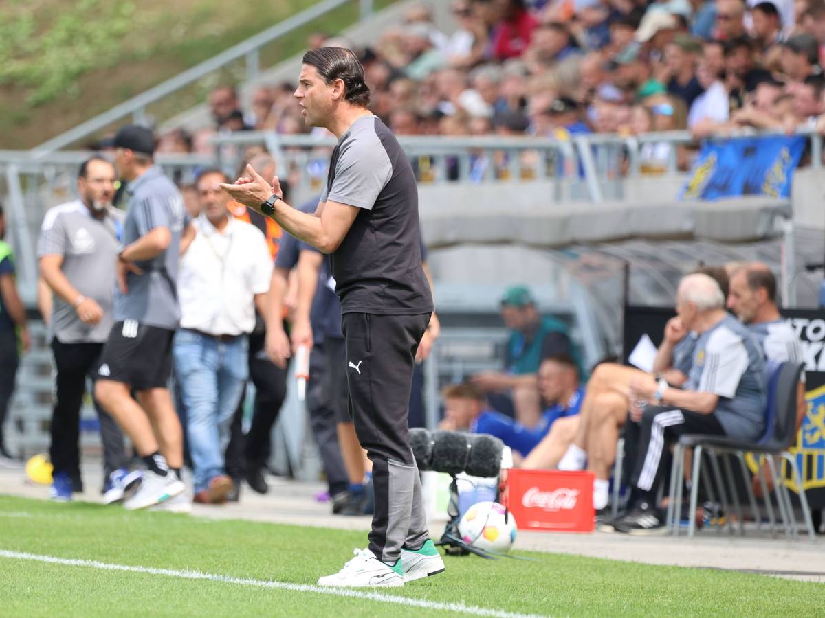 Gerardo Seoane am Spielfeldrand in Saarbrücken.