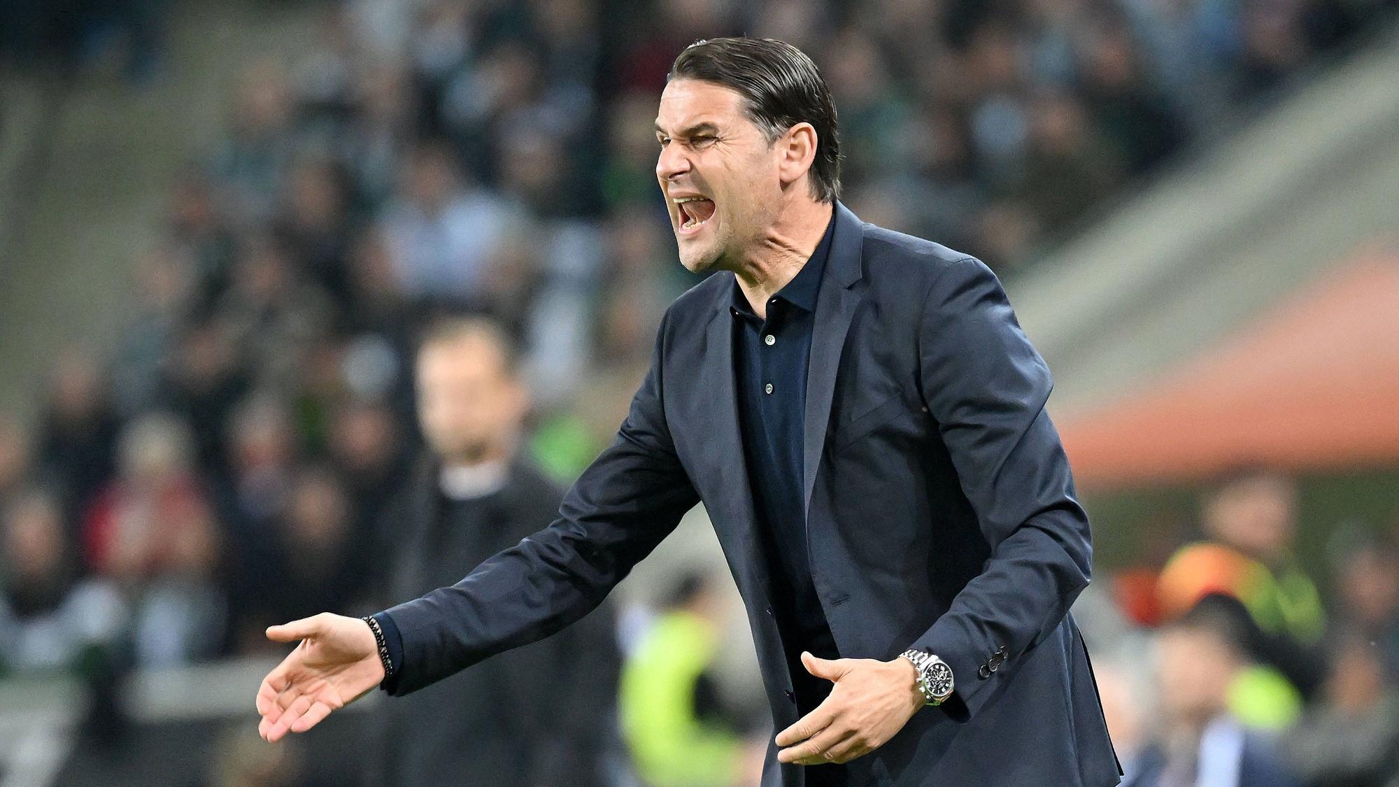Gerardo Seoane gibt aggressiv Anweisungen.