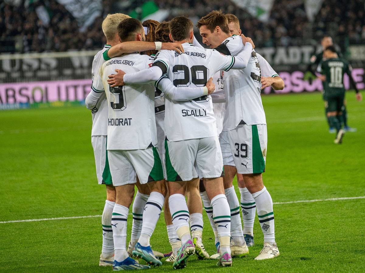 Gladbach-Spieler beim Torjubel.