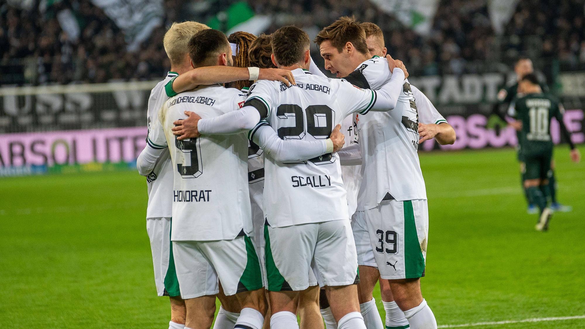 Gladbach-Spieler beim Torjubel.