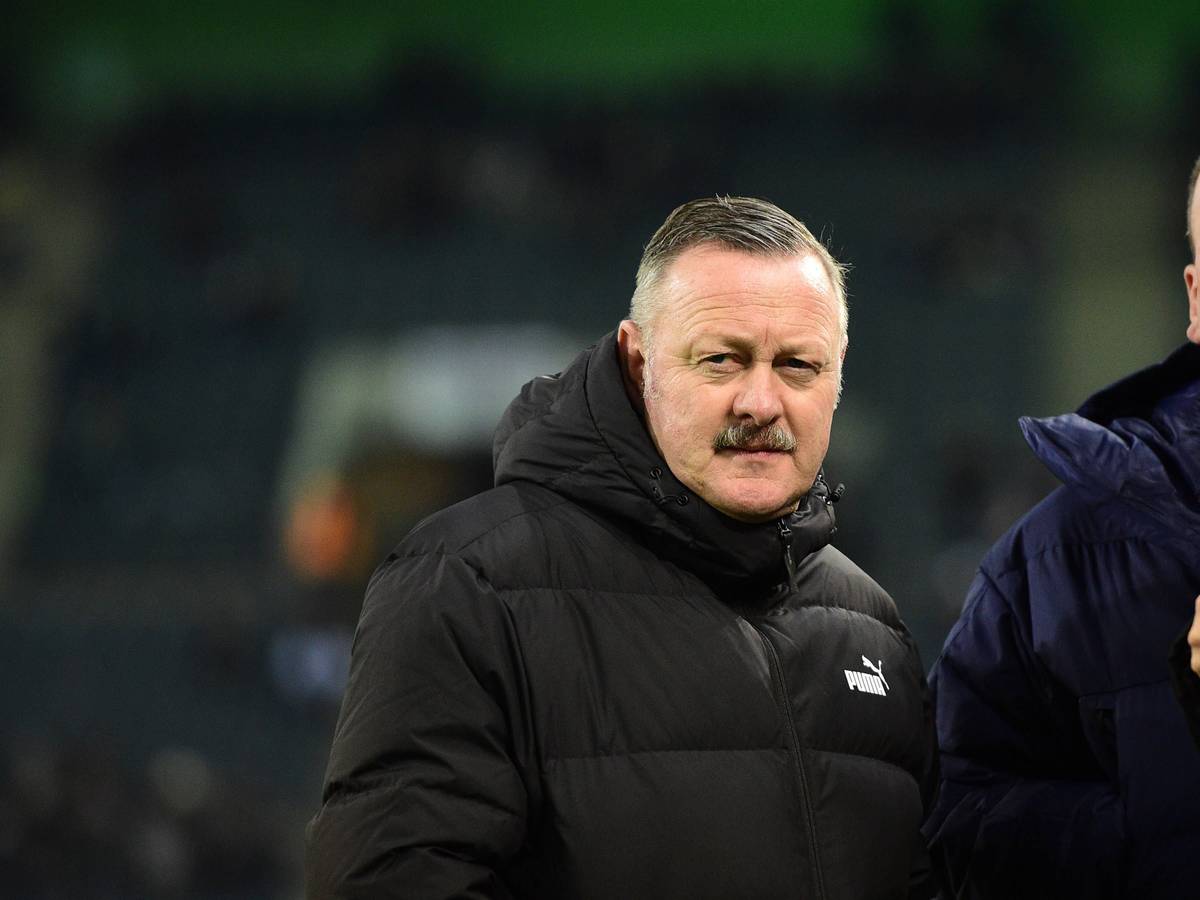 Sport-Geschäftsführer von Borussia Mönchengladbach mit fokussiertem Blick.