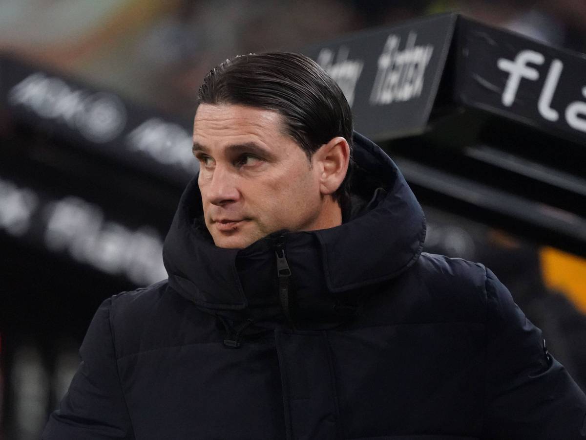 Gerardo Seoane vor der Borussia-Bank.