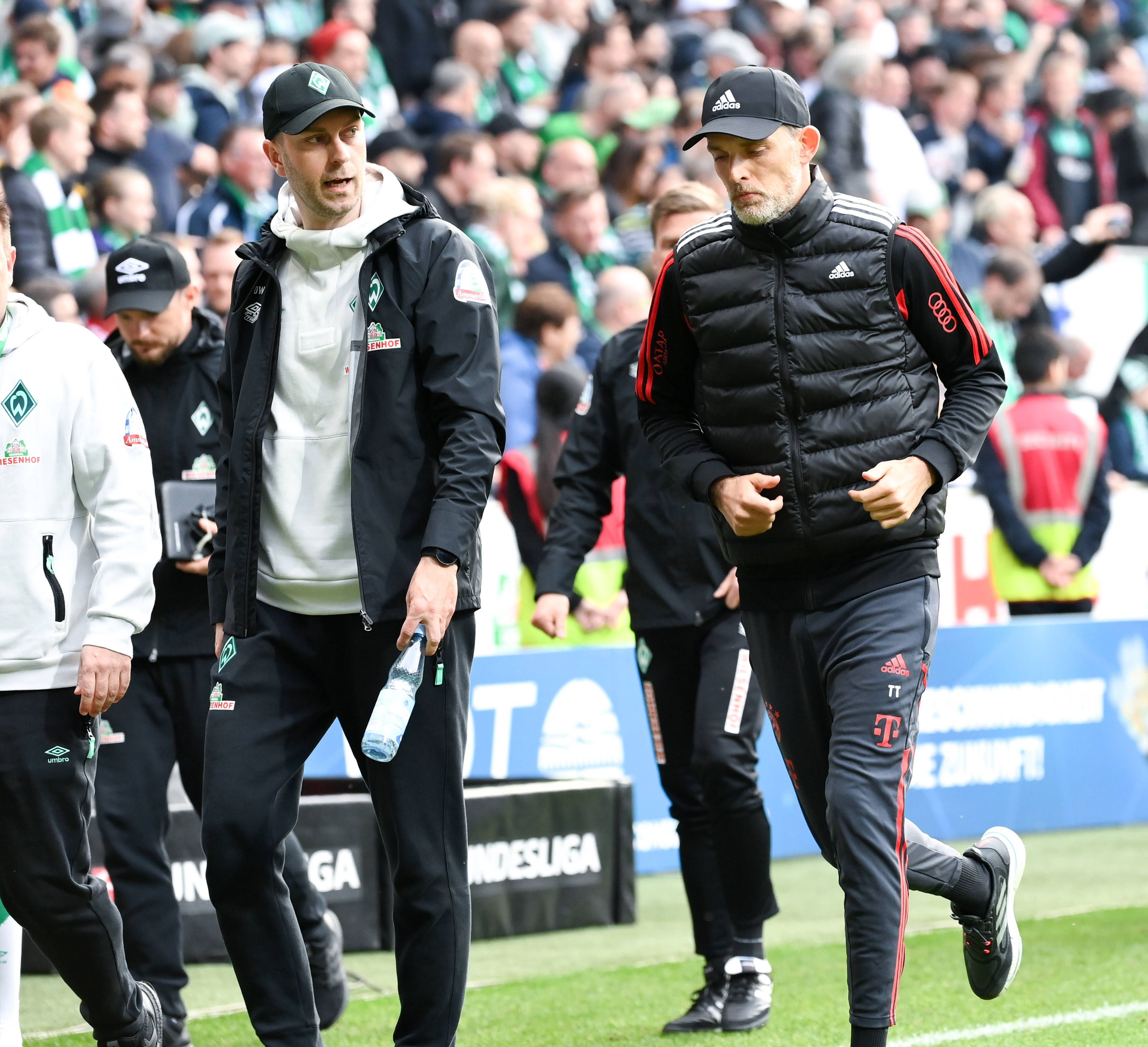 Ole Werner und Thomas Tuchel auf dem Weg in die Kabine.