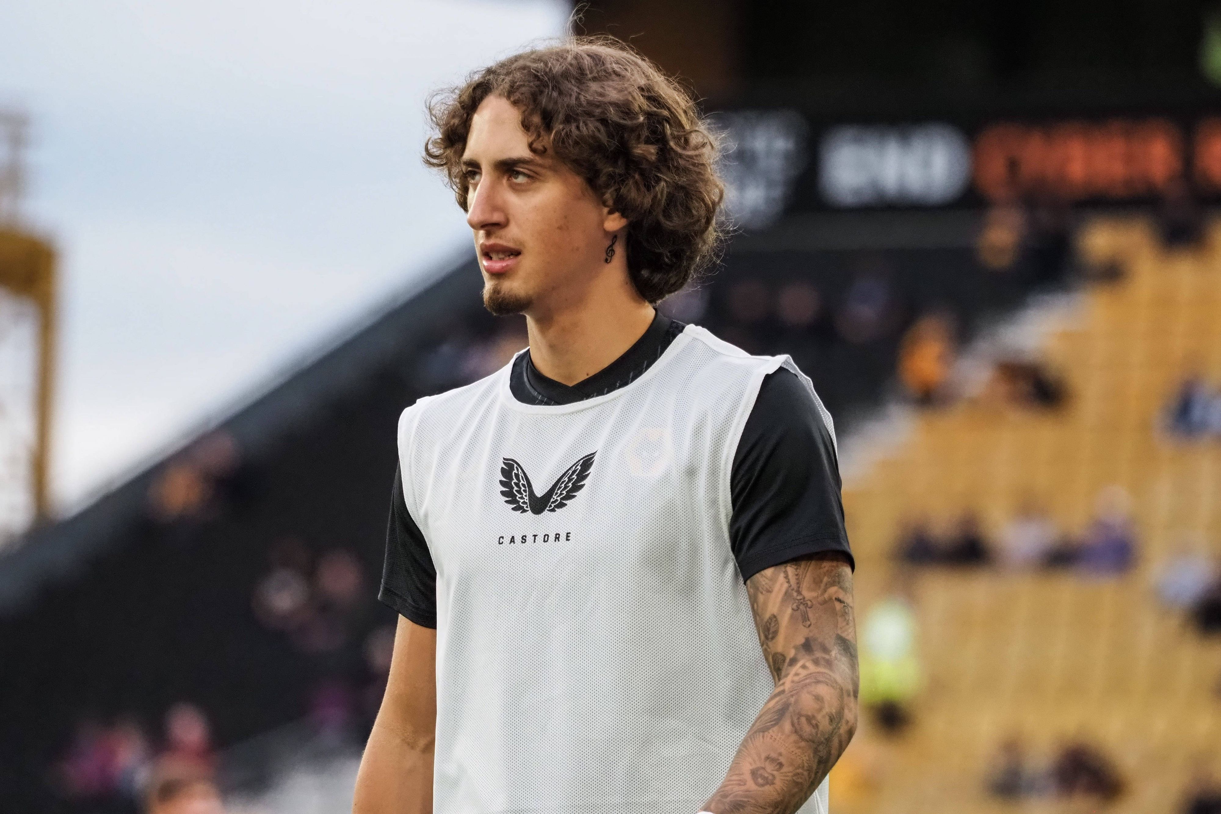 Fabio Silva beim Aufwärmen.