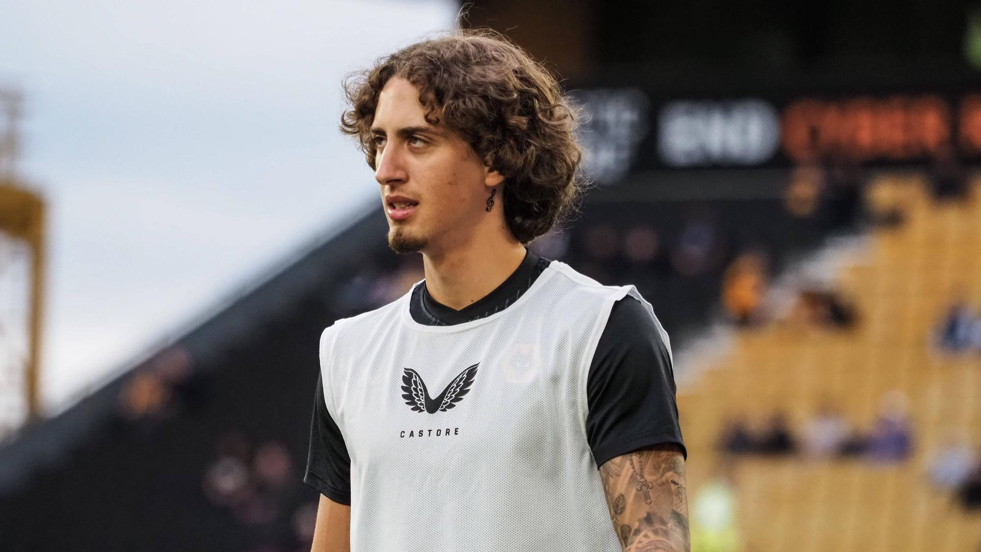 Fabio Silva beim Aufwärmen.