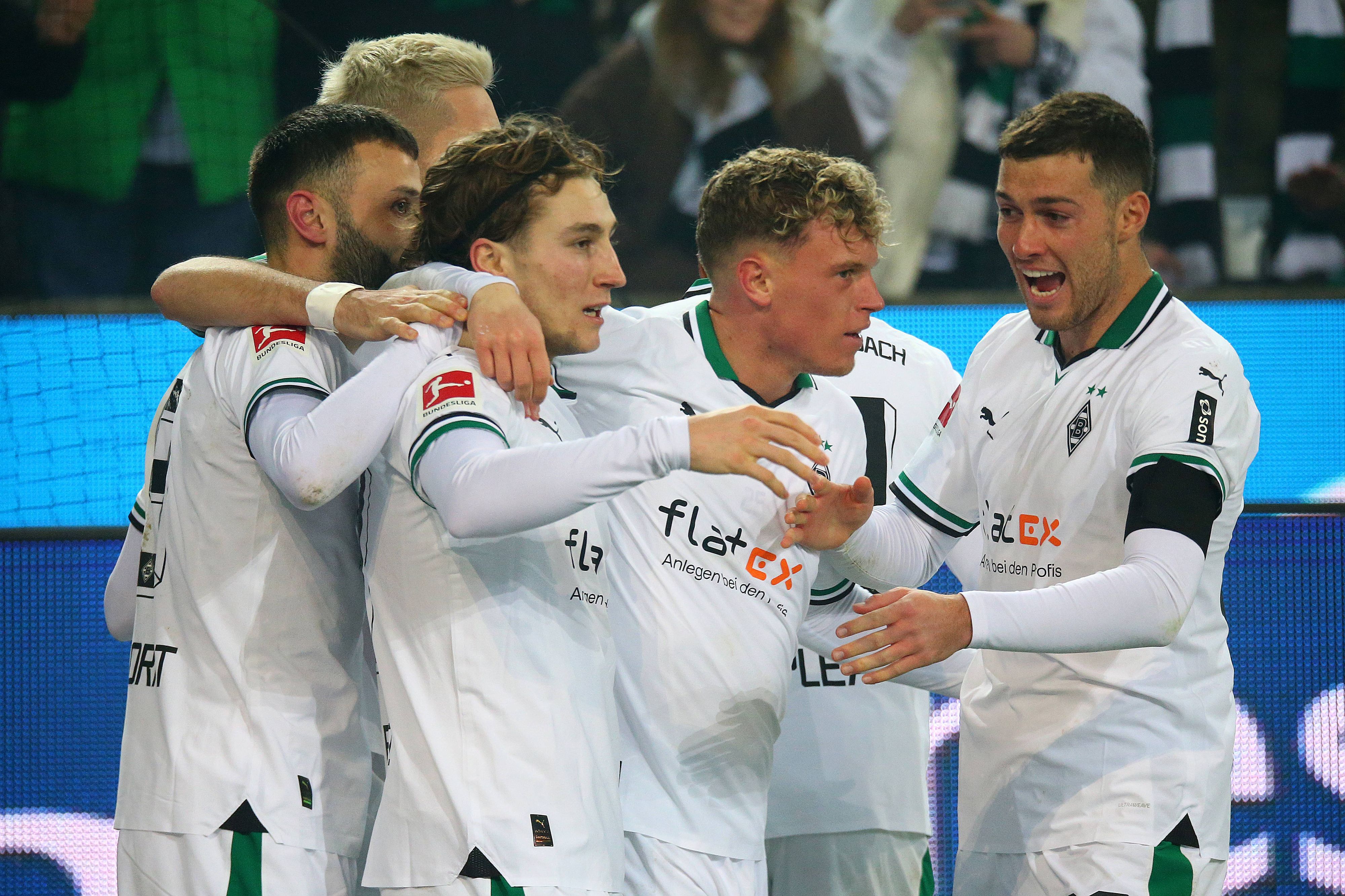 Die Borussia-Spieler jubeln.