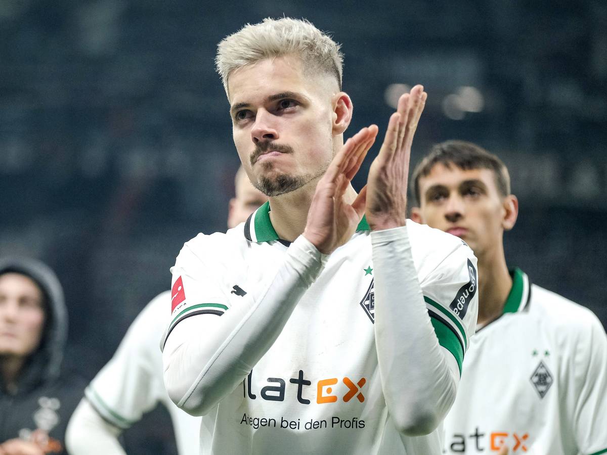Julian Weigl applaudiert.