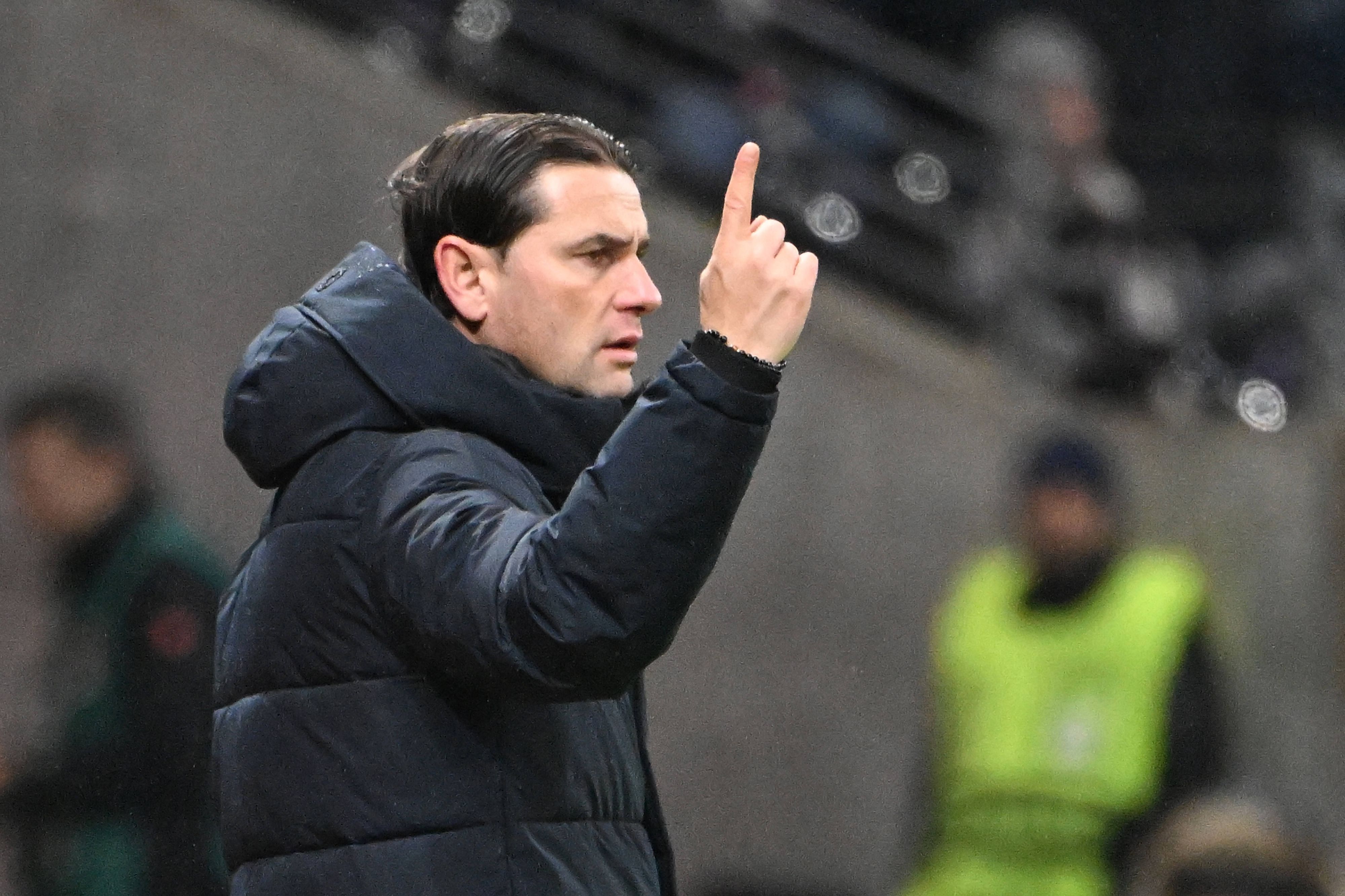 Gerardo Seoane ermahnt seine Spieler.