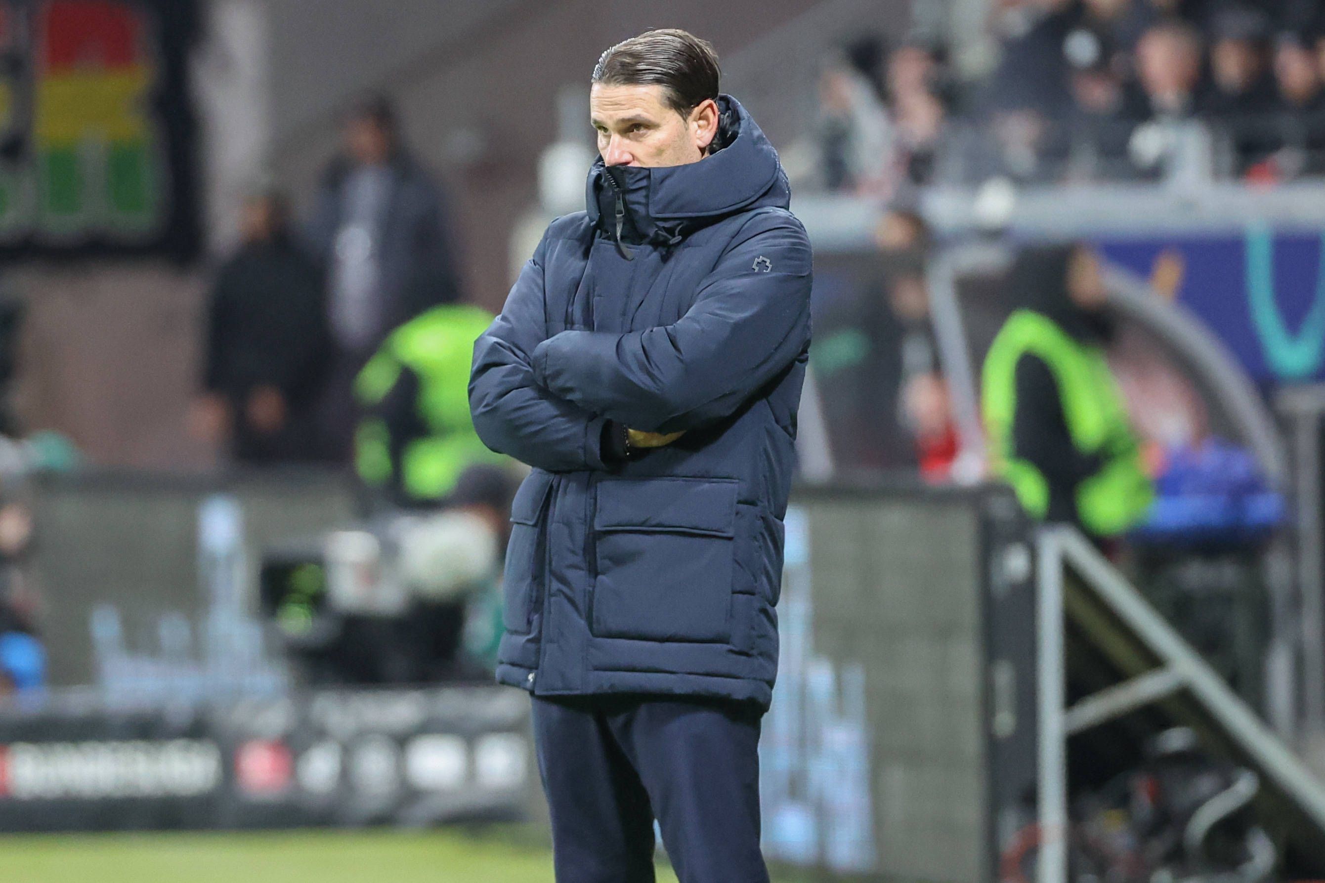 Gerardo Seoane am Spielfeldrand.