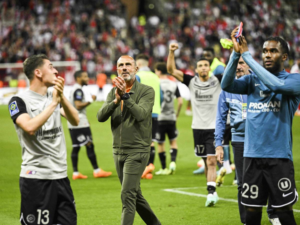 Joris Chotard und Michel Der Zakarian applaudieren den Fans.
