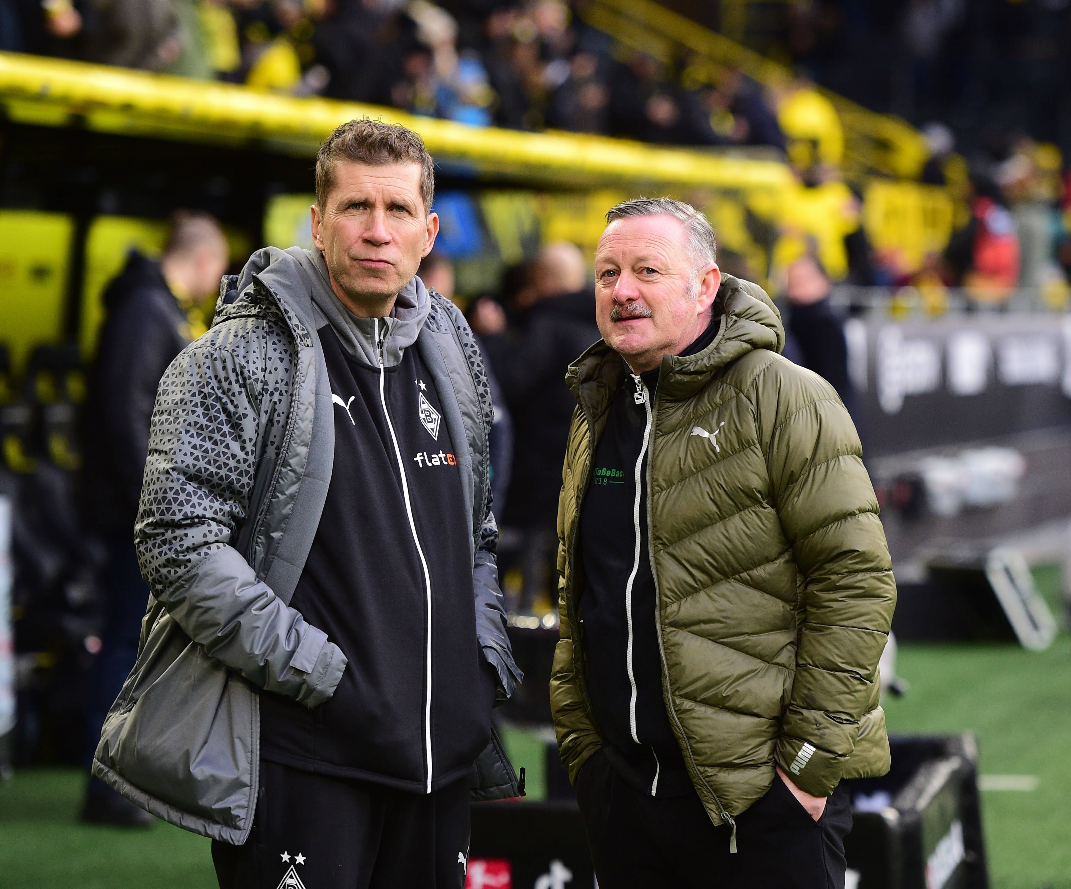 Guido Streichsbier und Roland Virkus am Spielfeldrand.