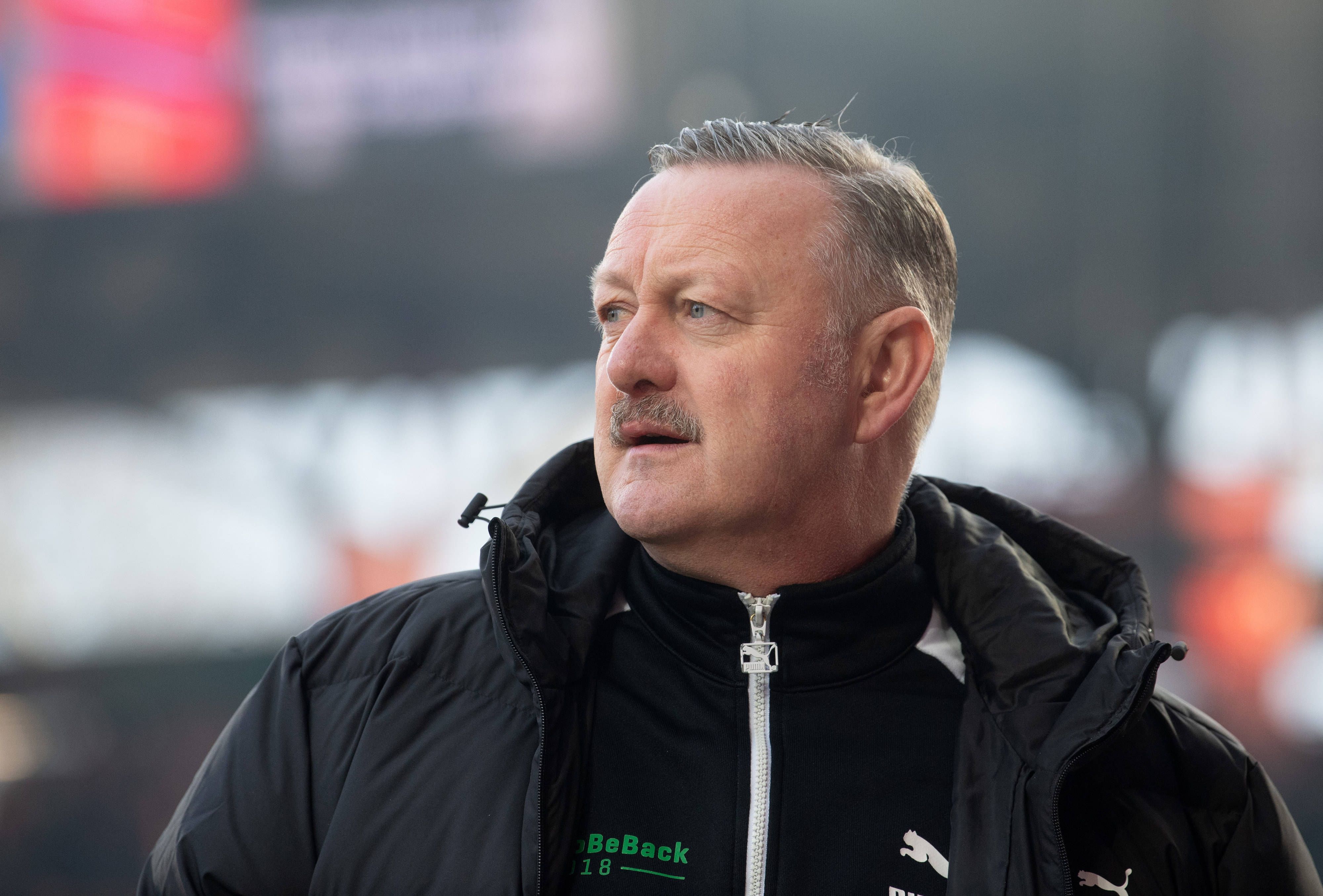 Sport-Geschäftsführer von Borussia Mönchengladbach mit fokussiertem Blick.