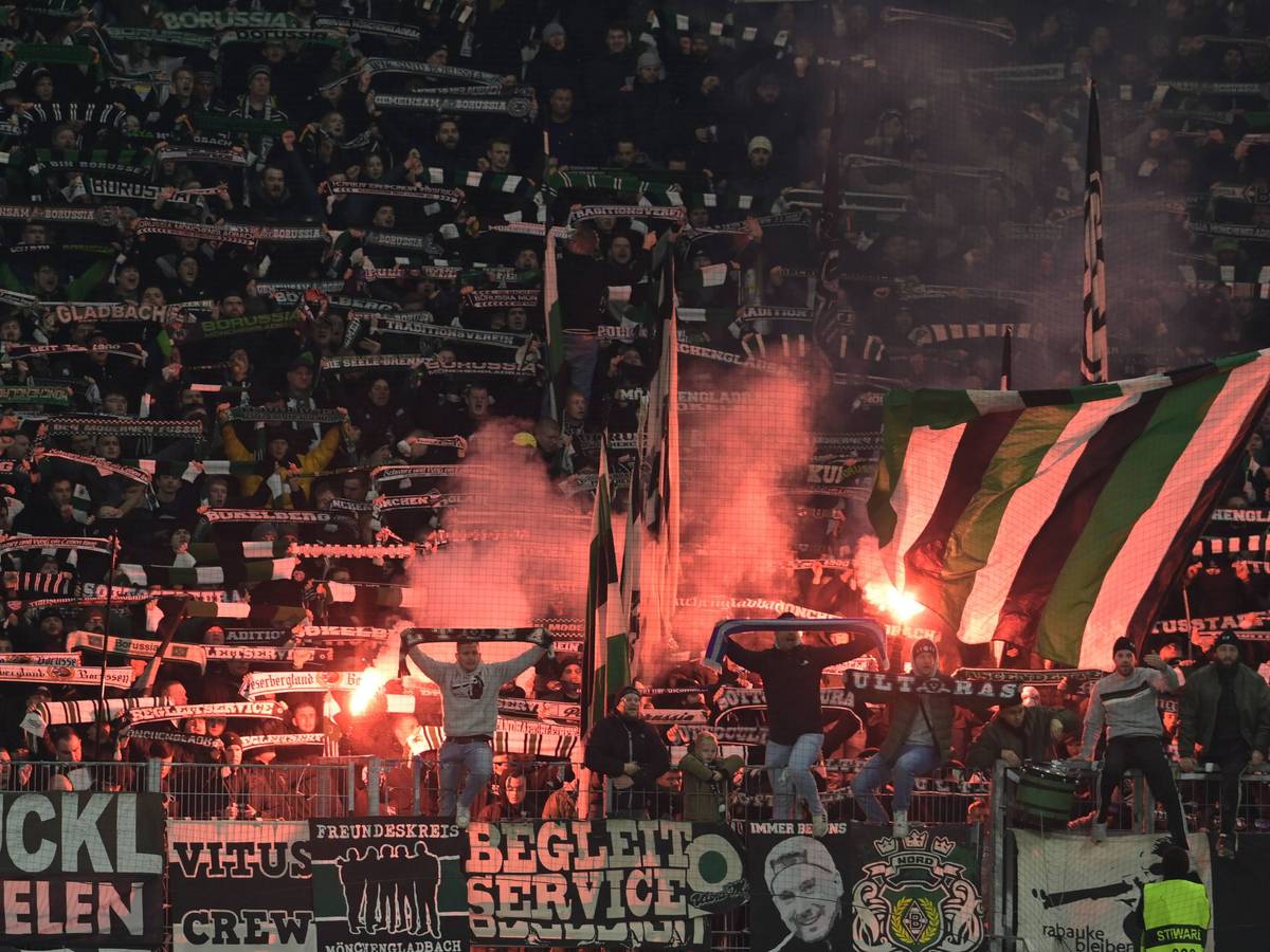 Fans von Borussia Mönchengladbach nach Spielende.