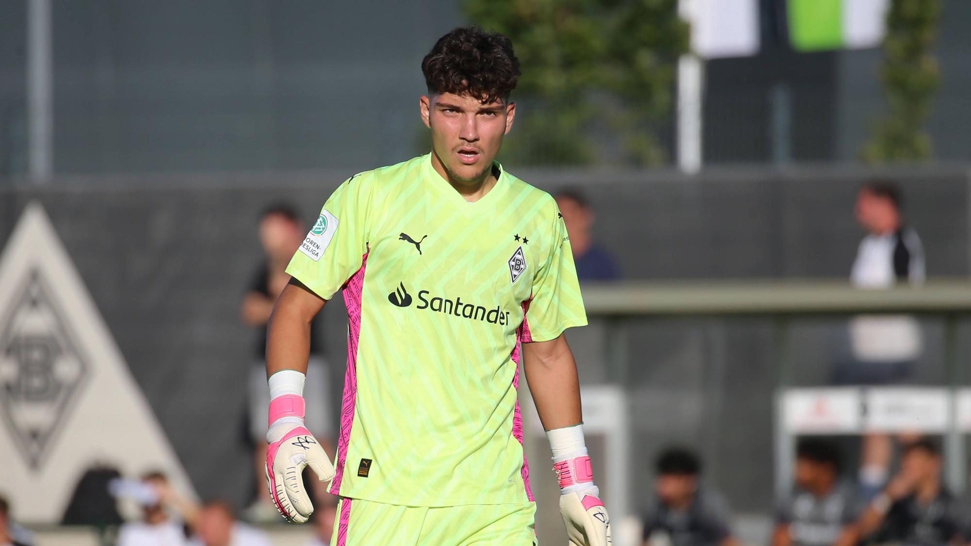 Torwart-Talent von Borussia Mönchengladbach während eines Spiels.