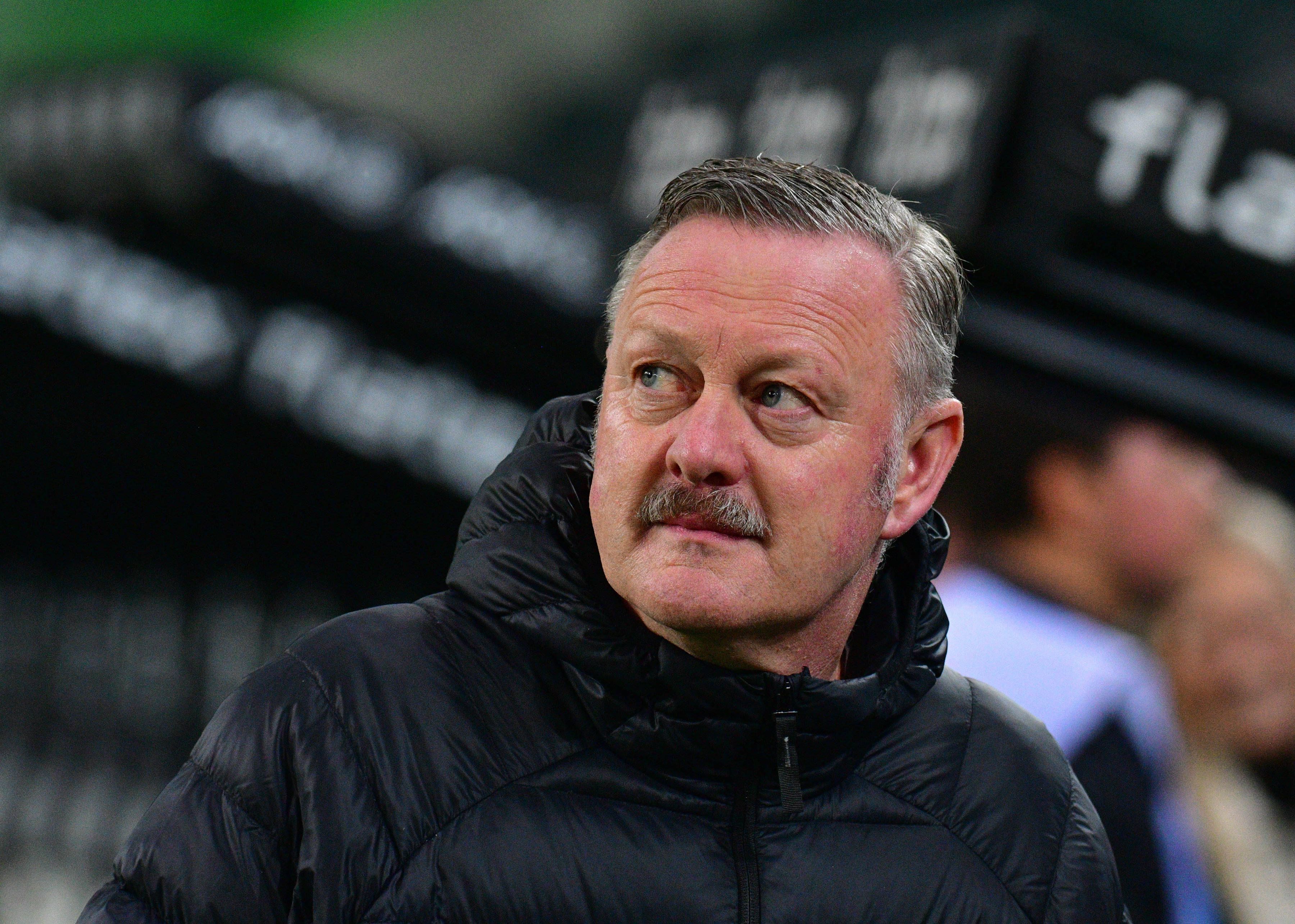 Sport-Geschäftsführer von Borussia Mönchengladbach mit fokussiertem Blick.
