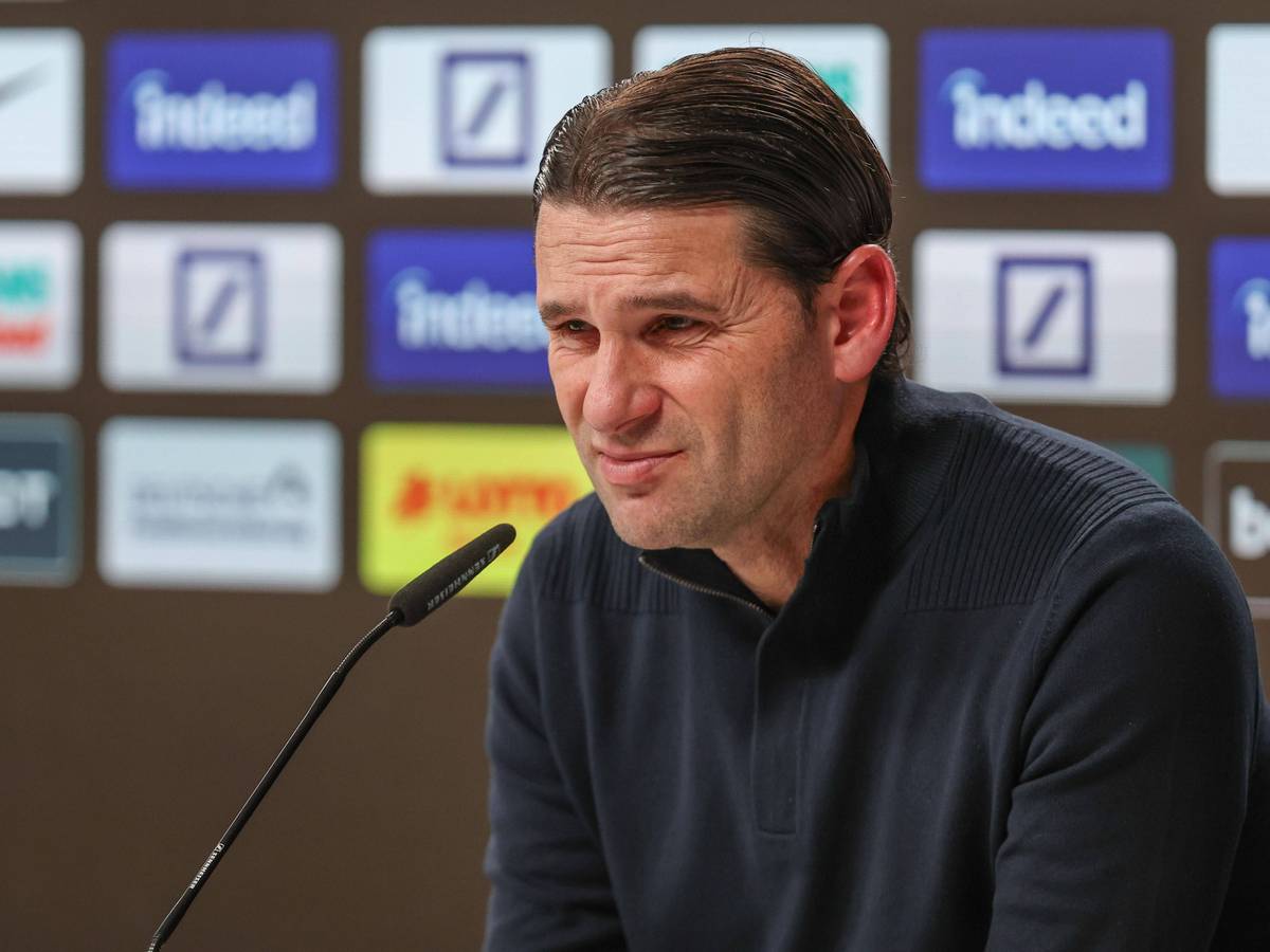 Gerardo Seoane bei einer Pressekonferenz.
