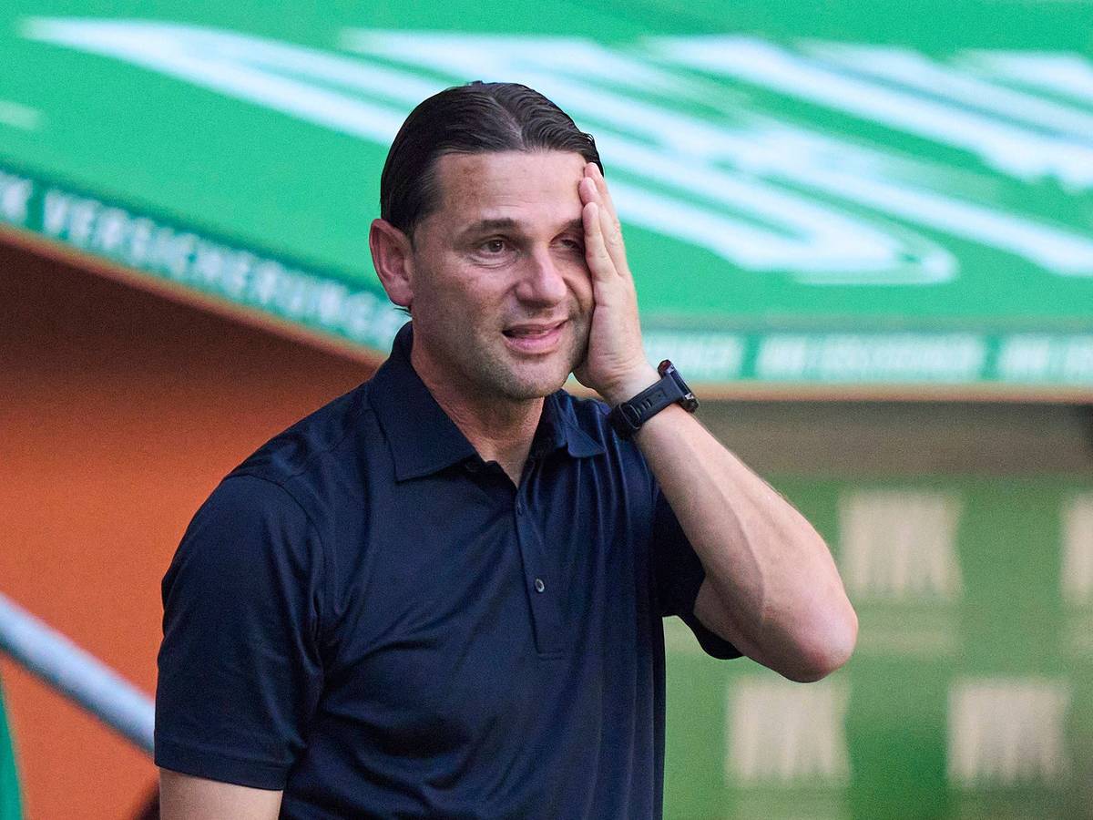 Gerardo Seoane fasst sich ins Gesicht.