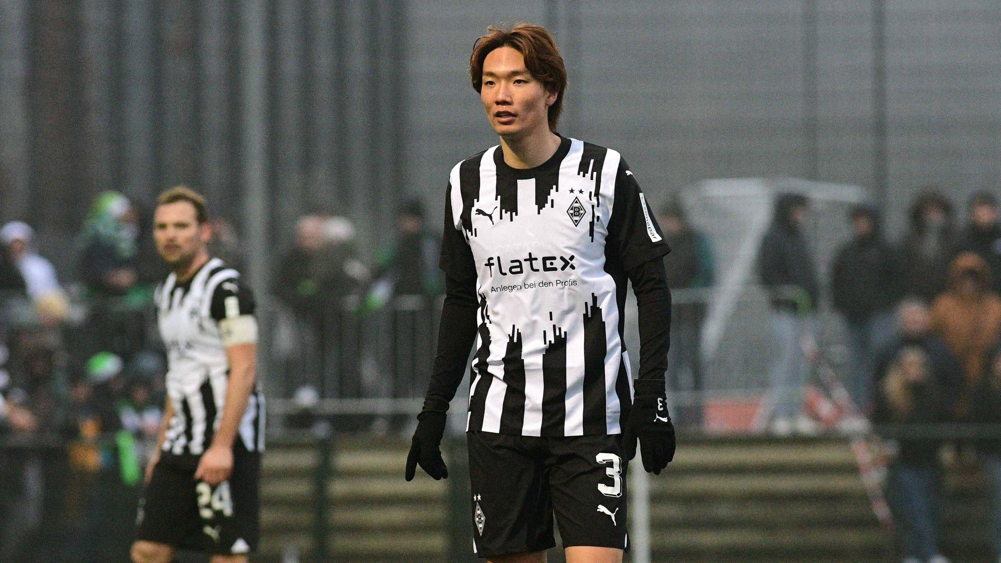Ko Itakura im Borussia-Trikot.