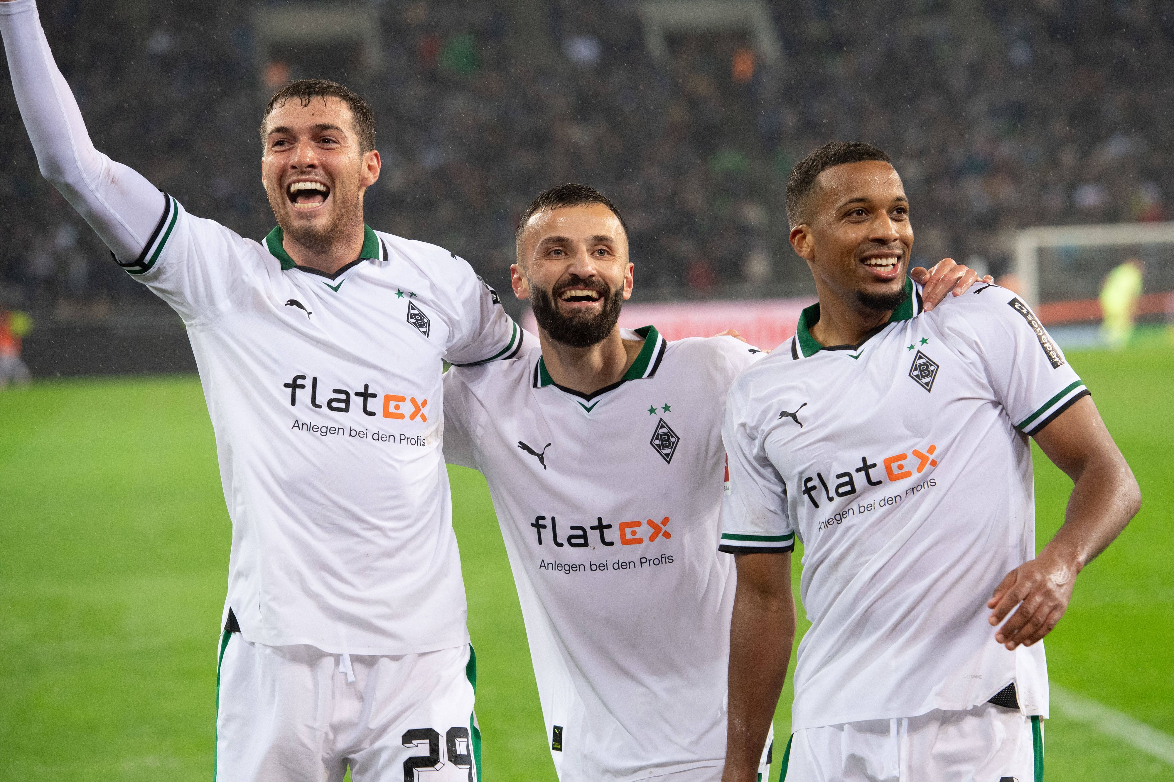 Spieler von Borussia Mönchengladbach beim Torjubel.
