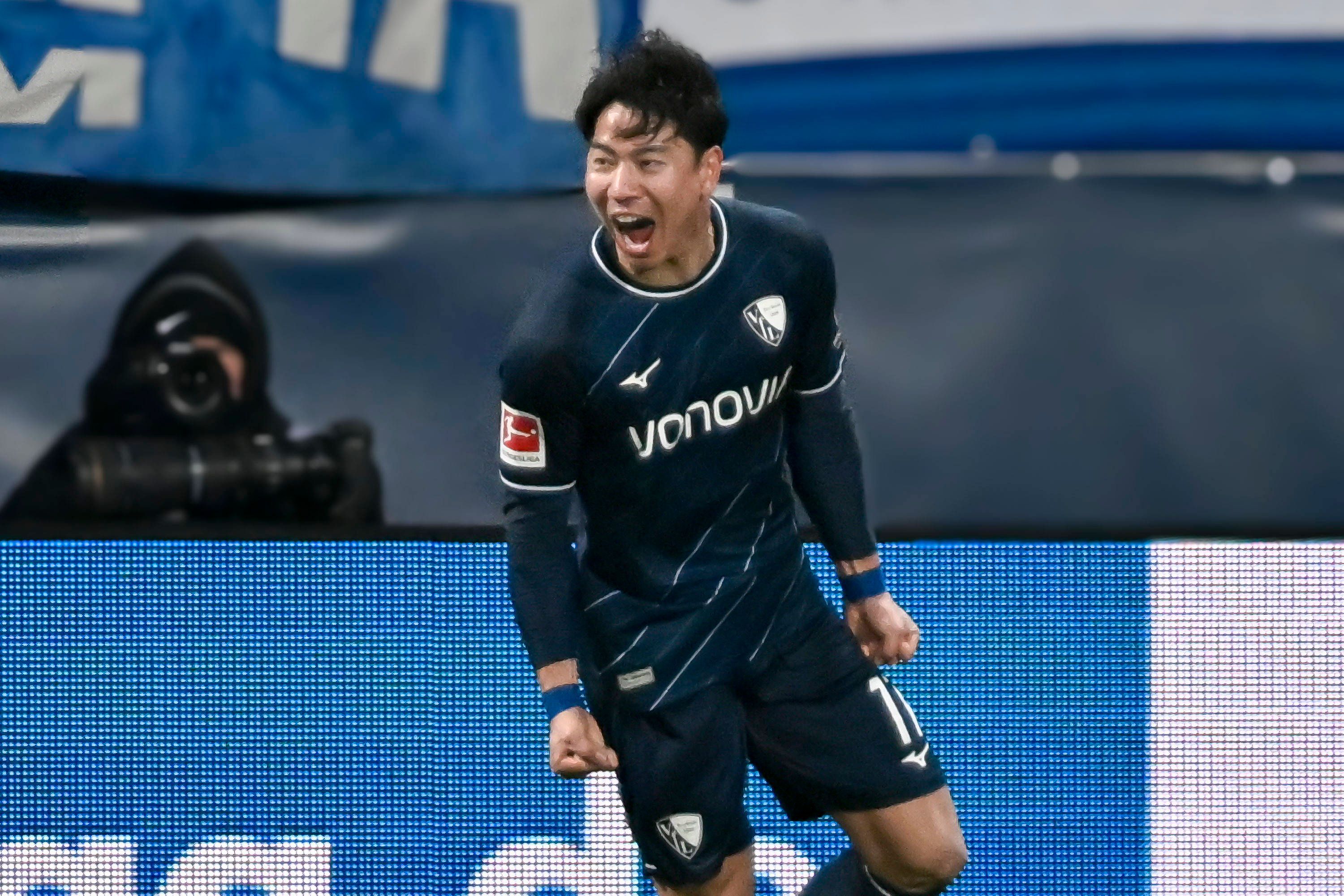 Ein Spieler des VfL Bochums beim Torjubel.