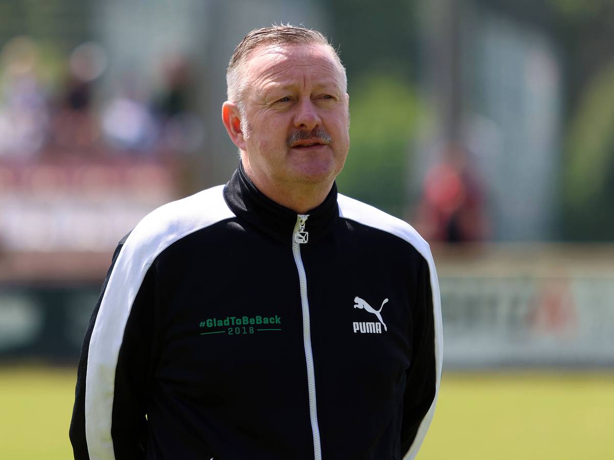 Sport-Geschäftsführer von Borussia Mönchengladbach mit angestrengtem Blick.