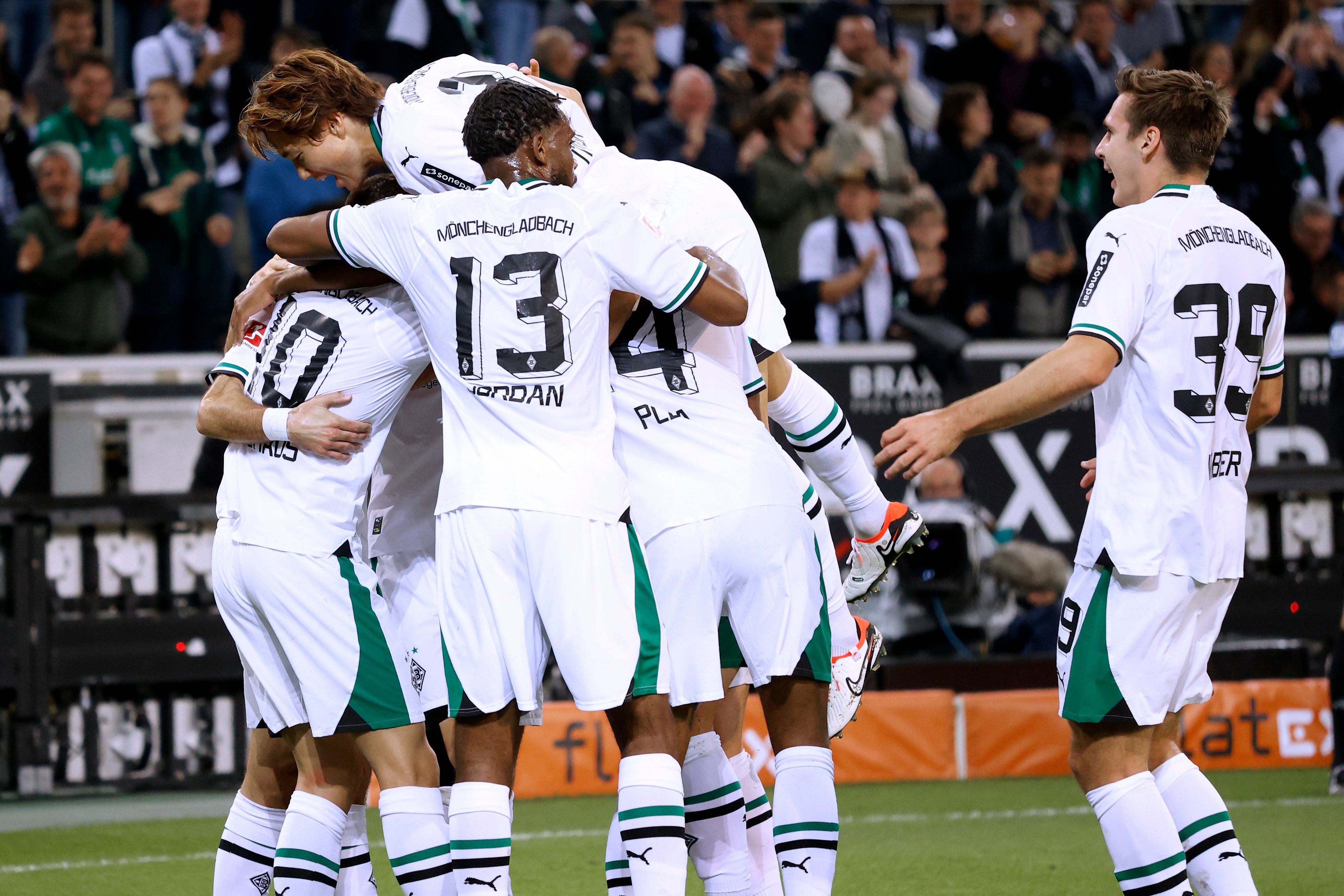 Die Borussia-Spieler bejubeln einen Treffer.