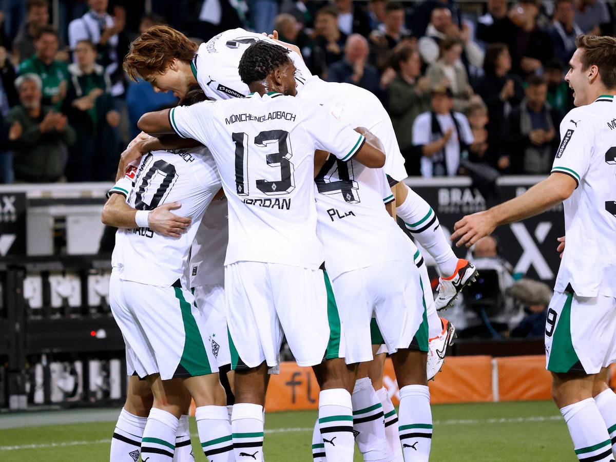 Die Borussia-Spieler bejubeln einen Treffer.